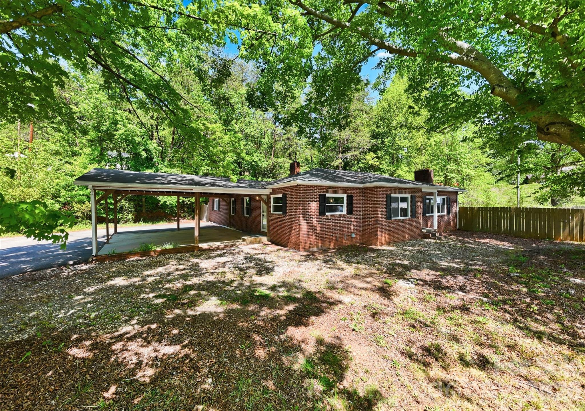 1822 Blowing Rock Boulevard — Lenoir