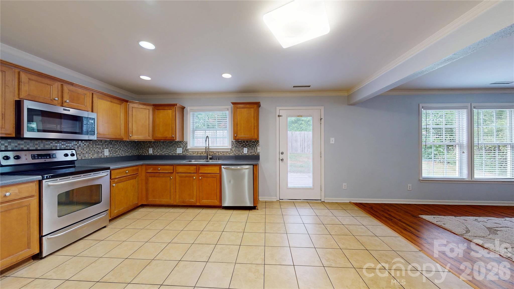 4219 Shasta Circle — Clover