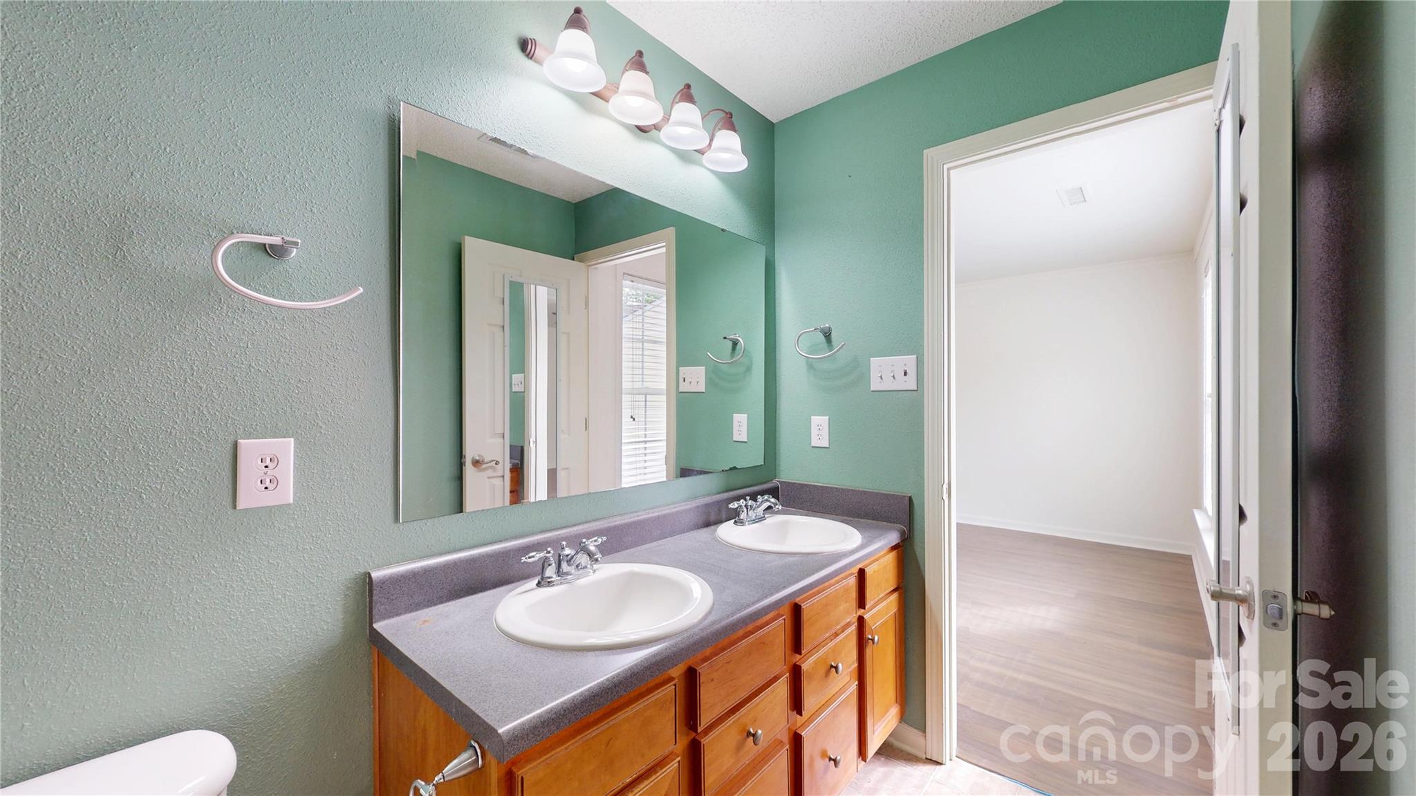 4219 Shasta Circle — Clover