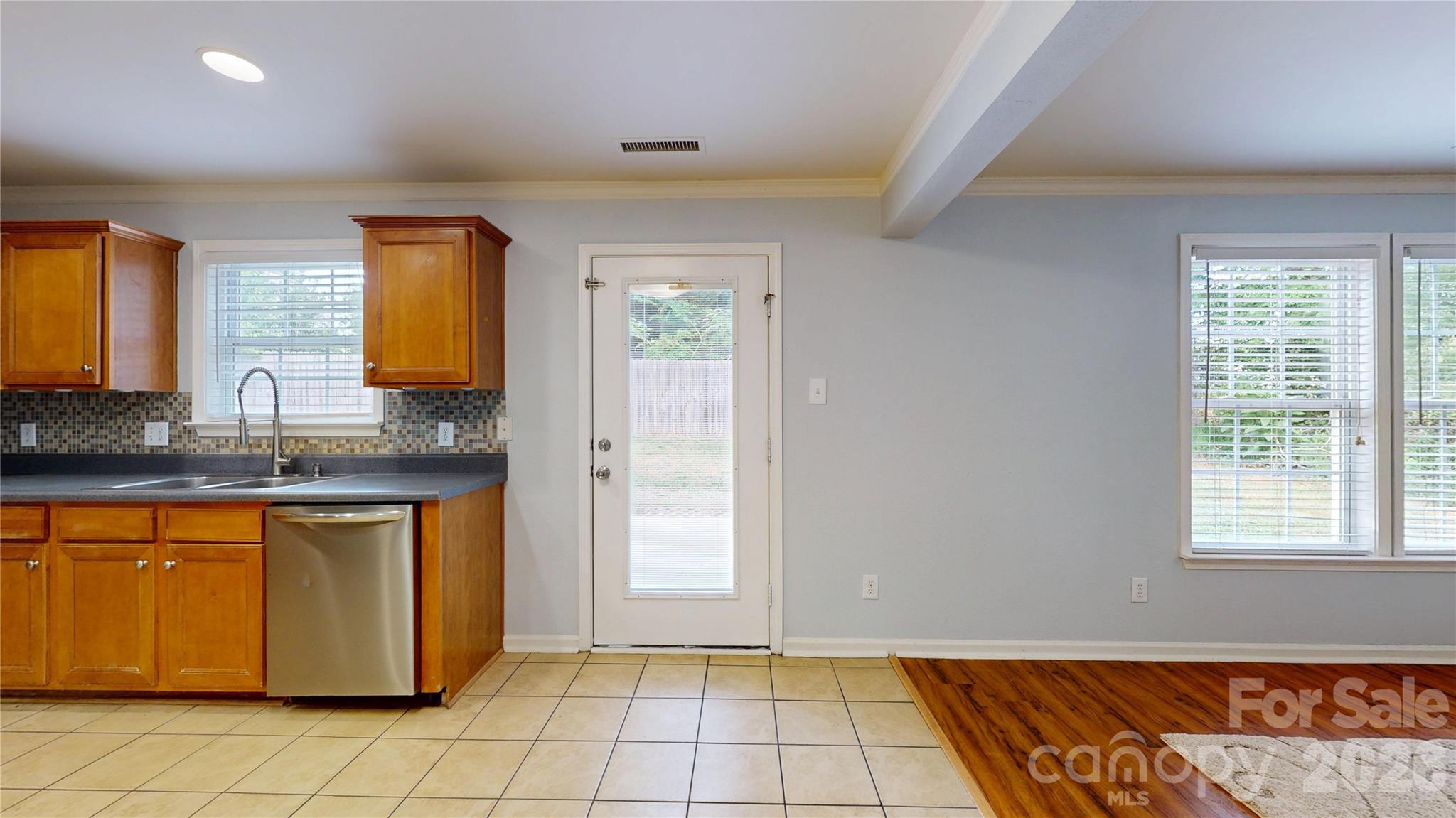 4219 Shasta Circle — Clover