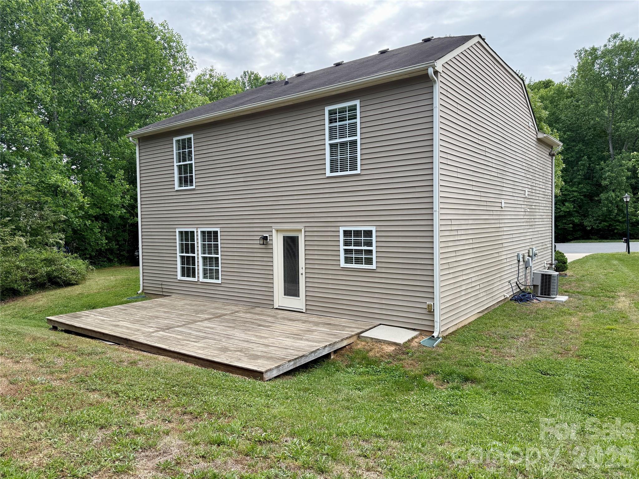 4219 Shasta Circle — Clover