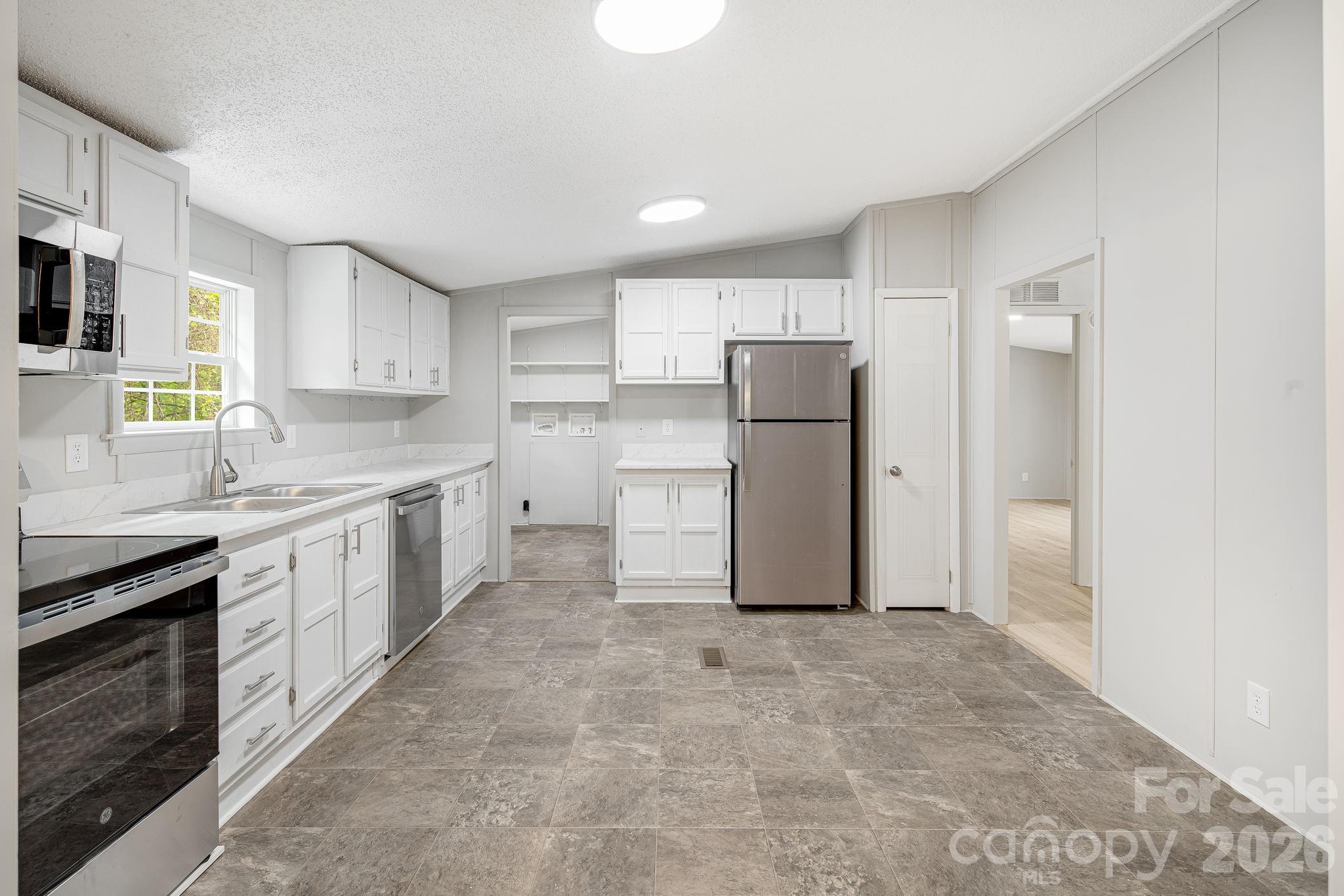 90 High Point Road — Weaverville