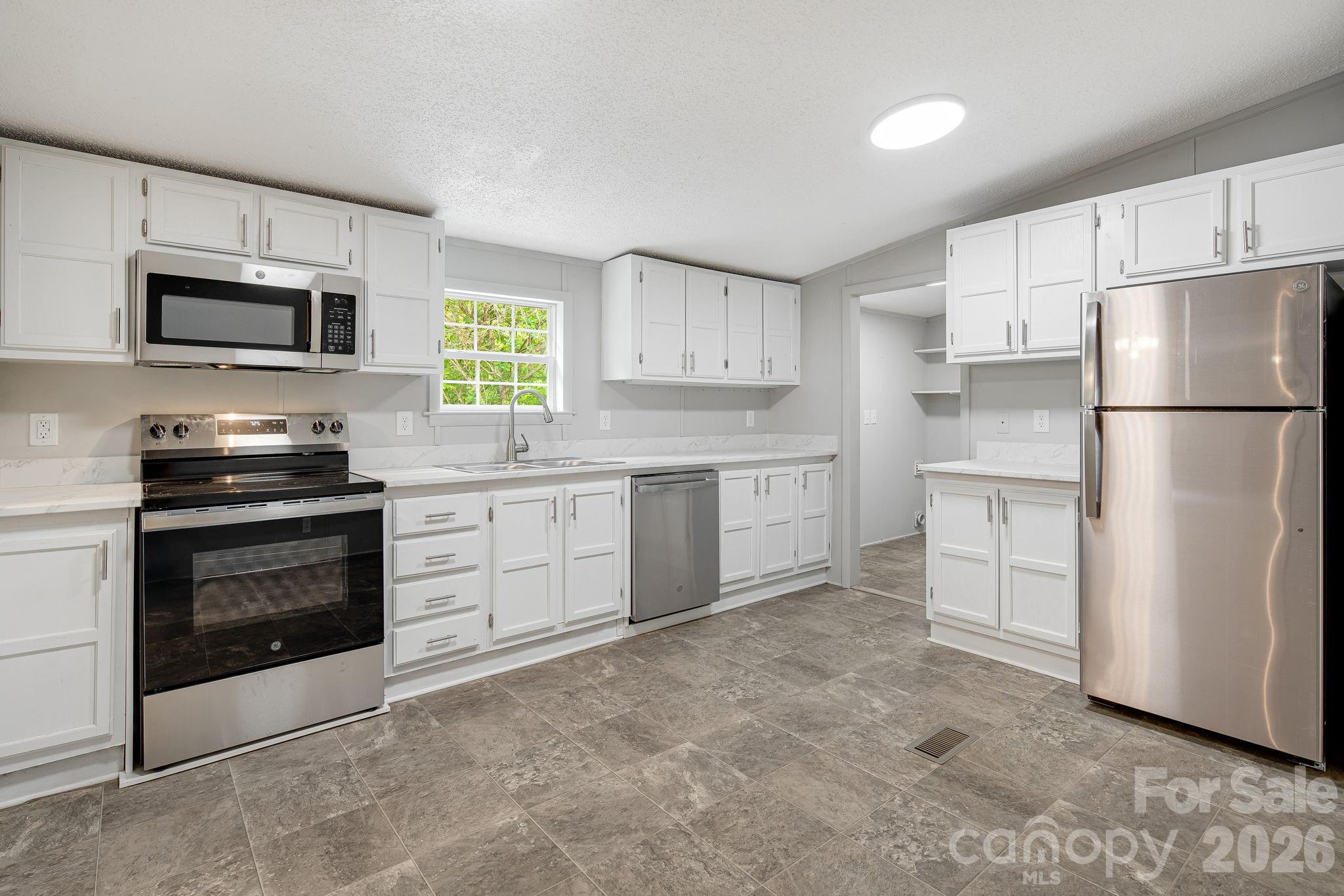 90 High Point Road — Weaverville