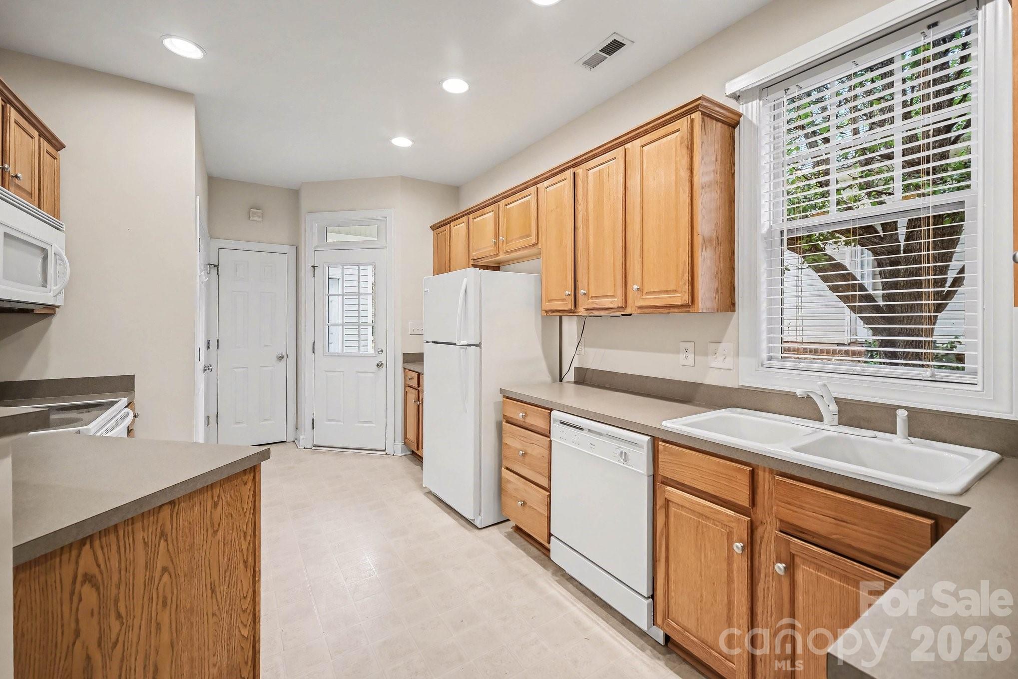2065 Gable Way Lane — Matthews