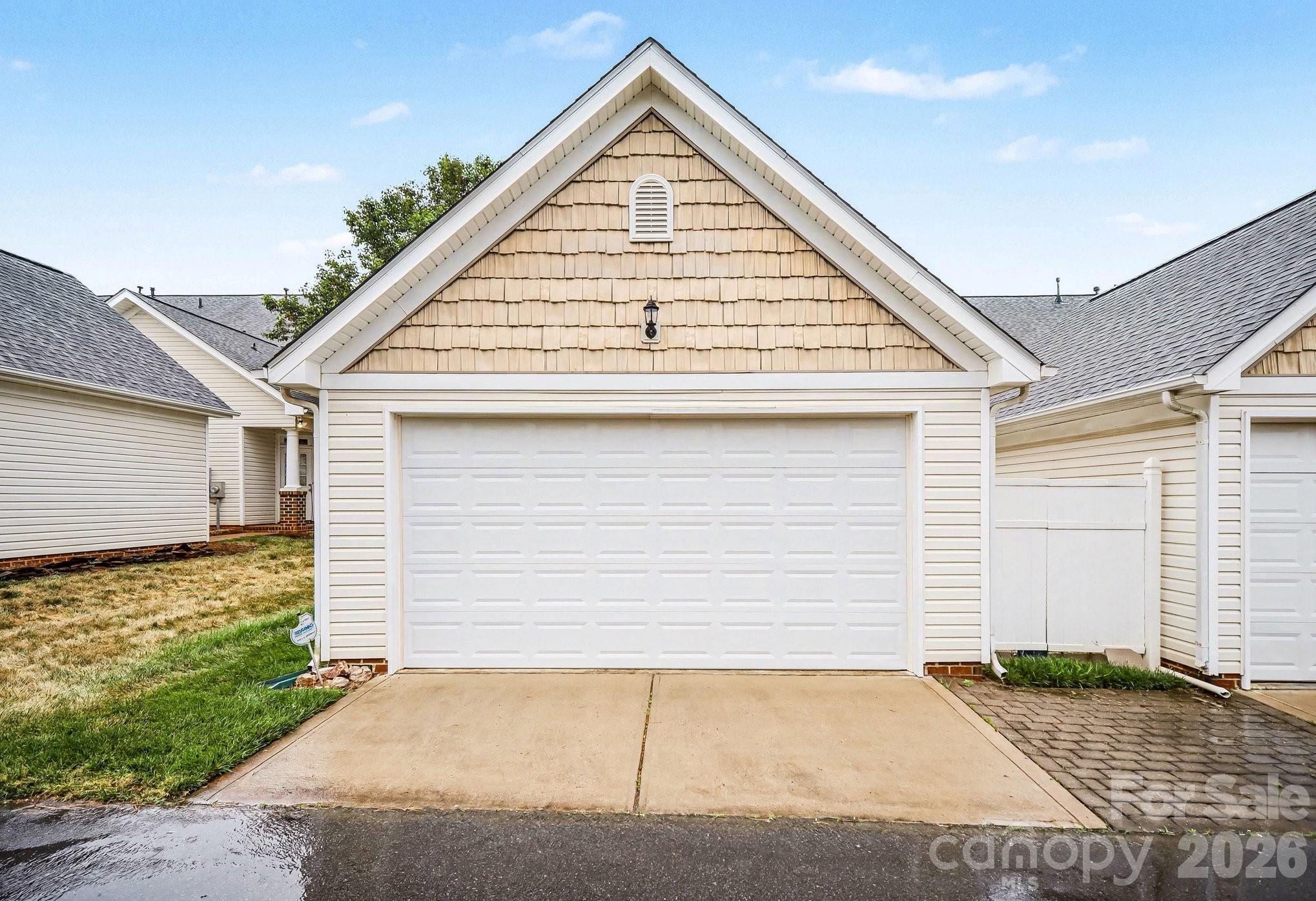 2065 Gable Way Lane — Matthews