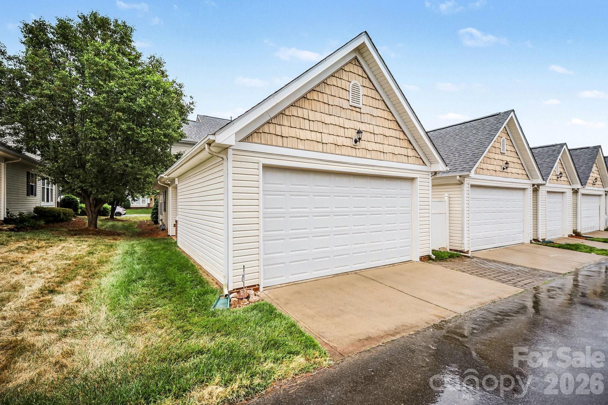 2065 Gable Way Lane — Matthews