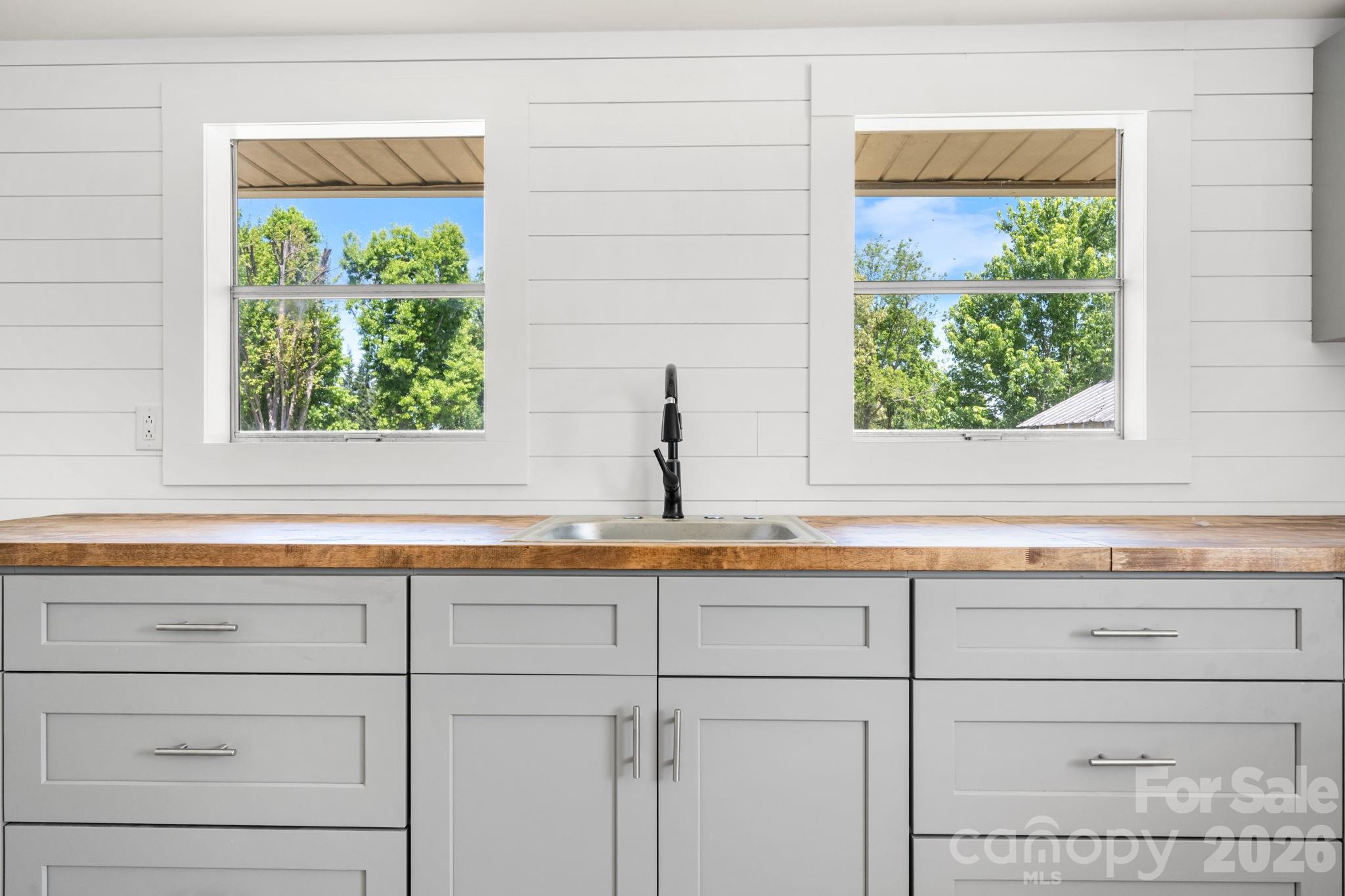 508 South Avenue SW — Valdese