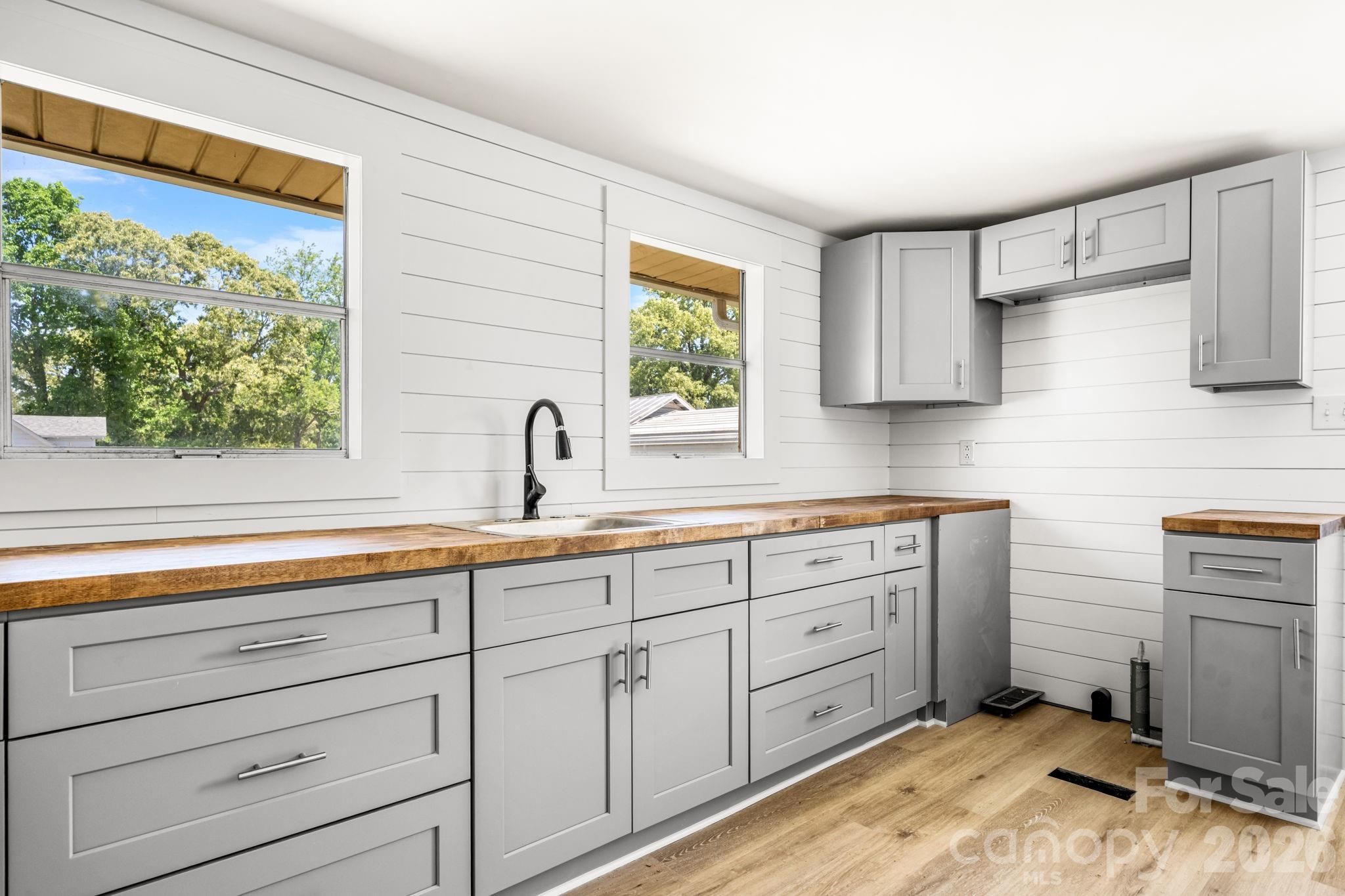 508 South Avenue SW — Valdese