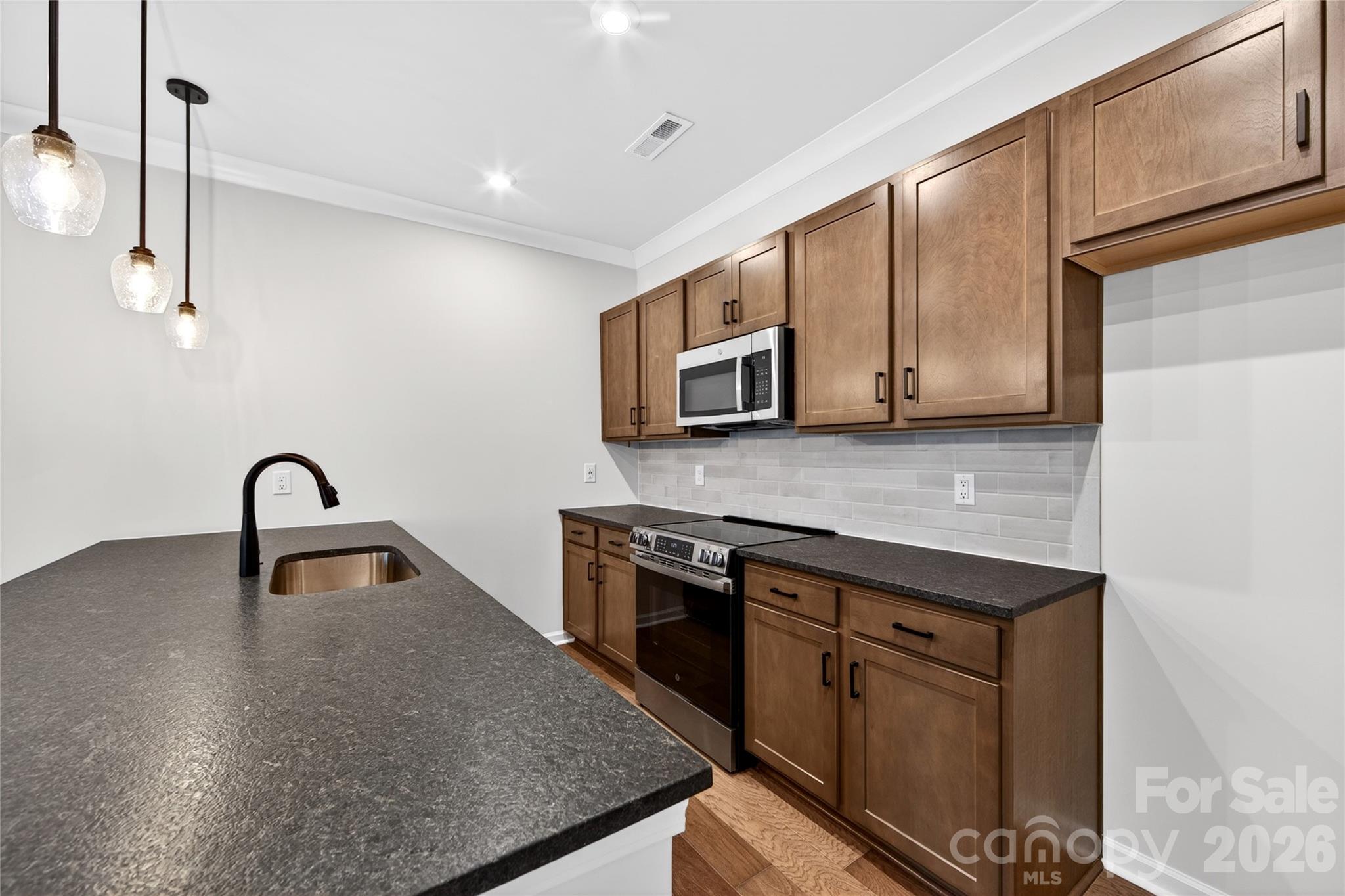 6025 Longar Lane — Charlotte