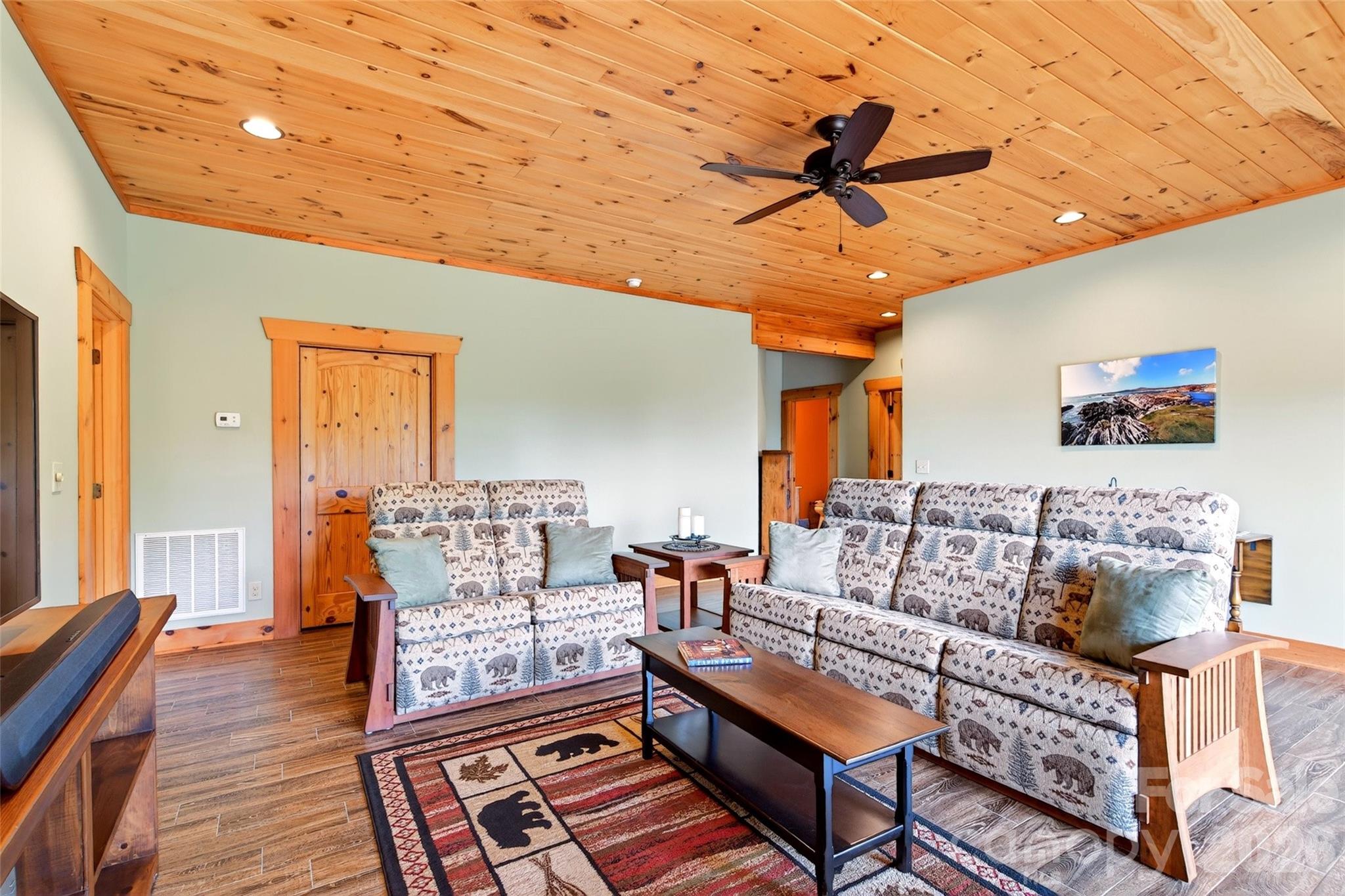 217 Summit Drive — Nebo