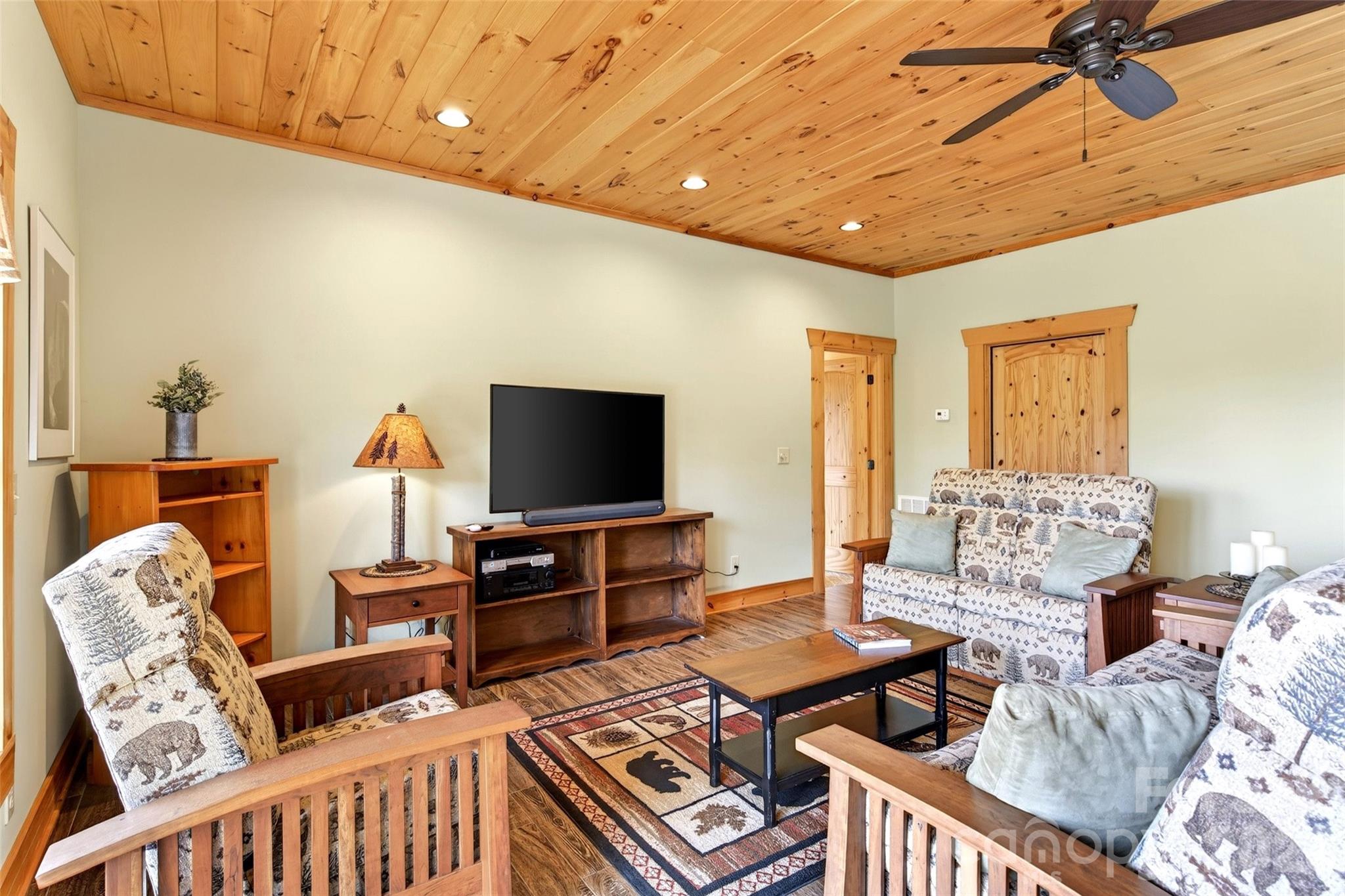 217 Summit Drive — Nebo