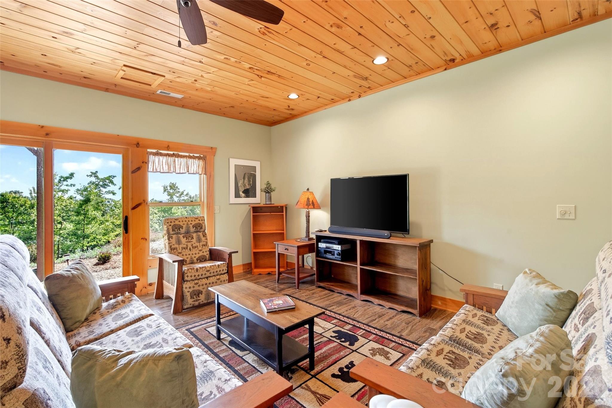 217 Summit Drive — Nebo