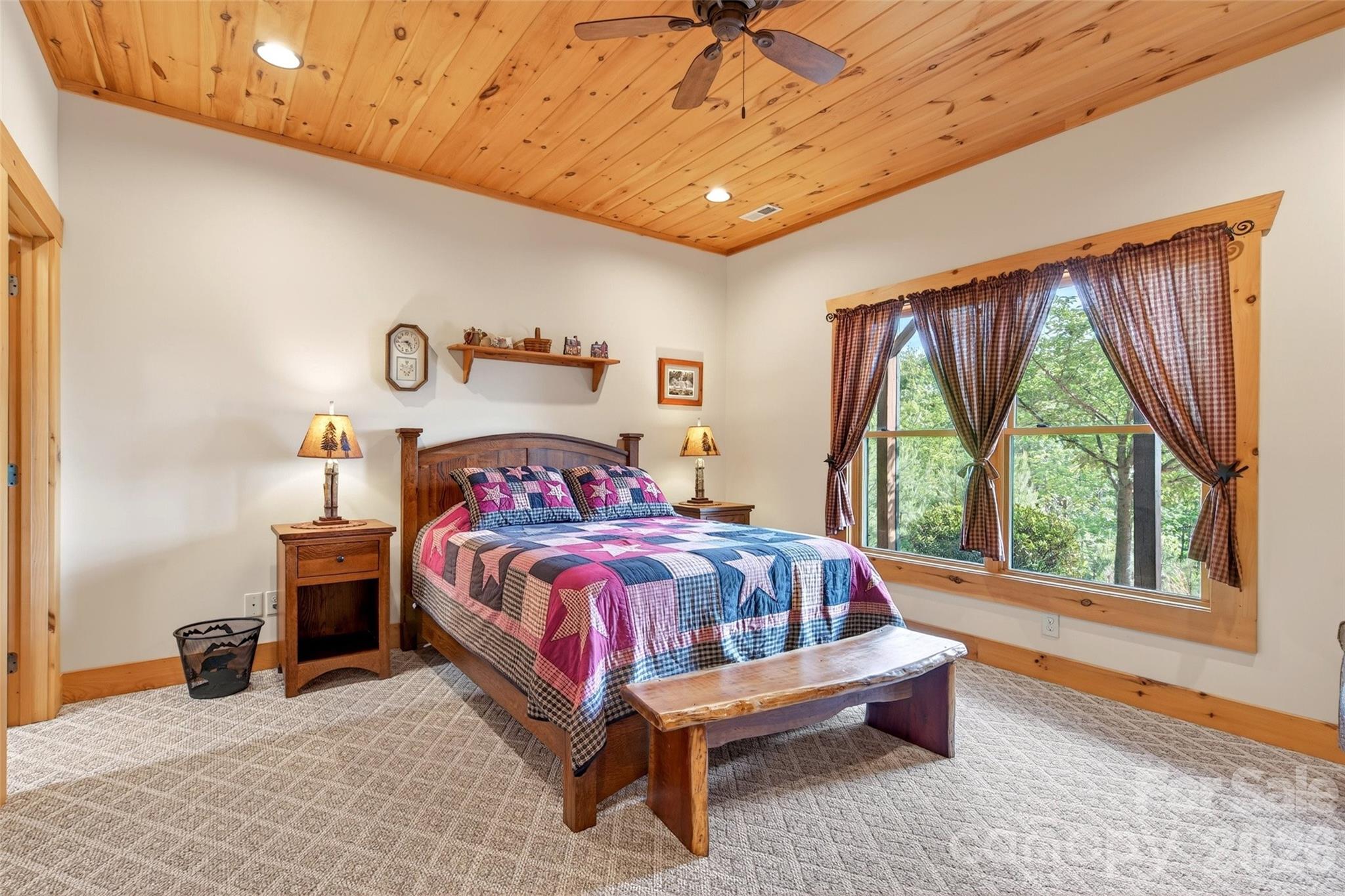 217 Summit Drive — Nebo