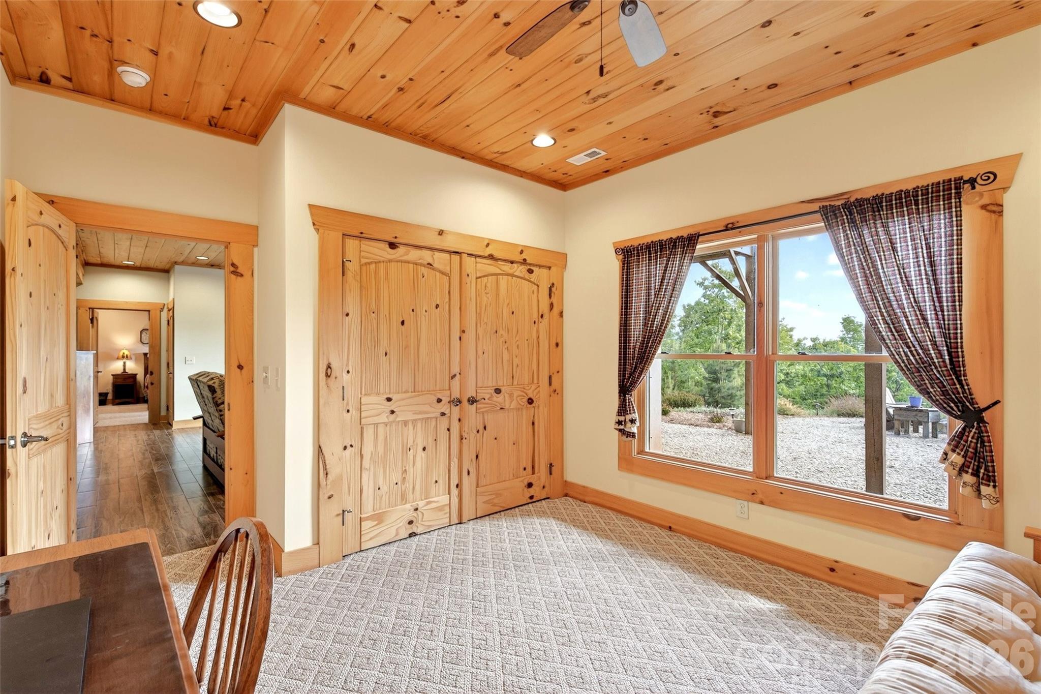 217 Summit Drive — Nebo