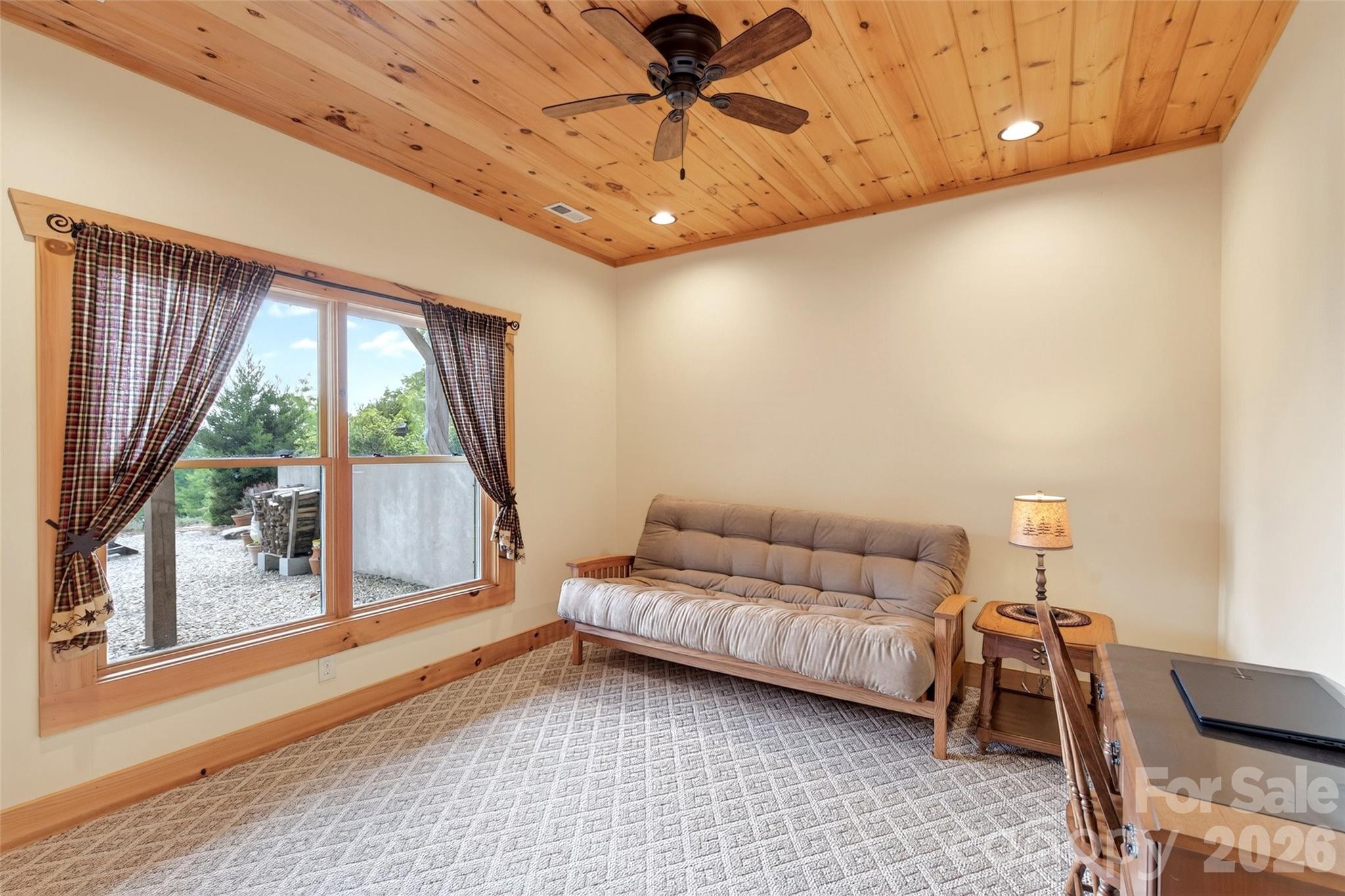 217 Summit Drive — Nebo