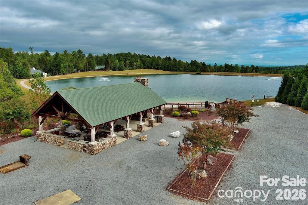 217 Summit Drive — Nebo