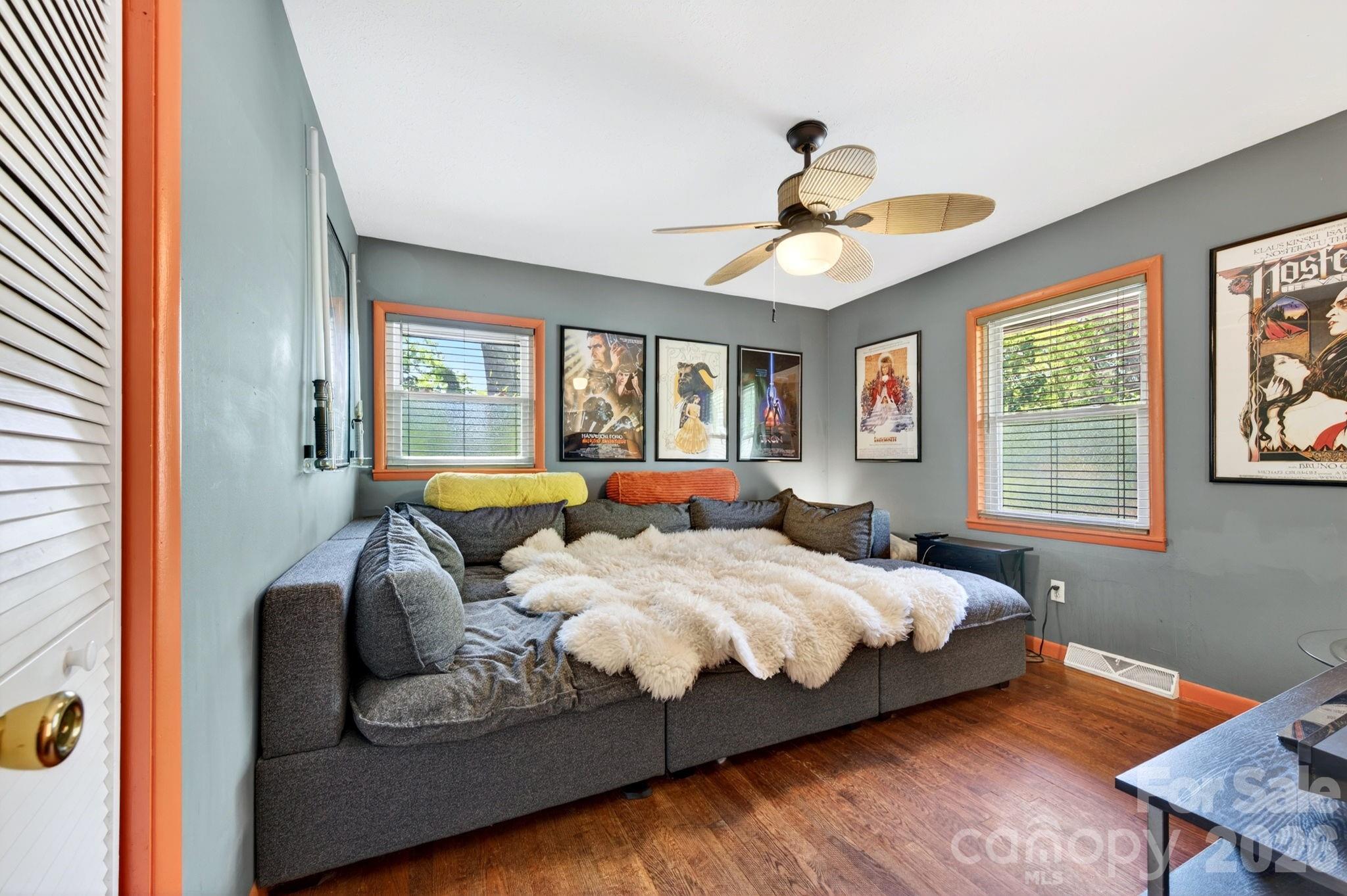 305 Melody Circle — Swannanoa