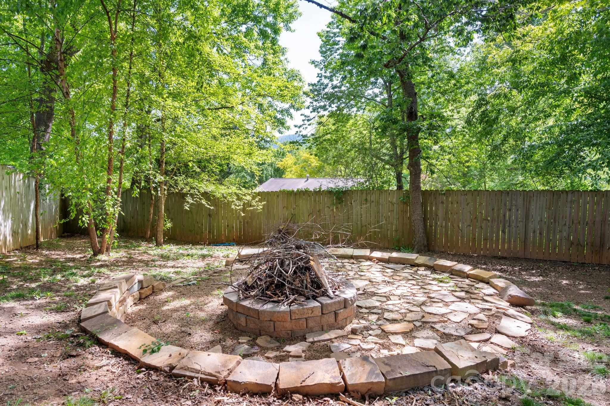 305 Melody Circle — Swannanoa
