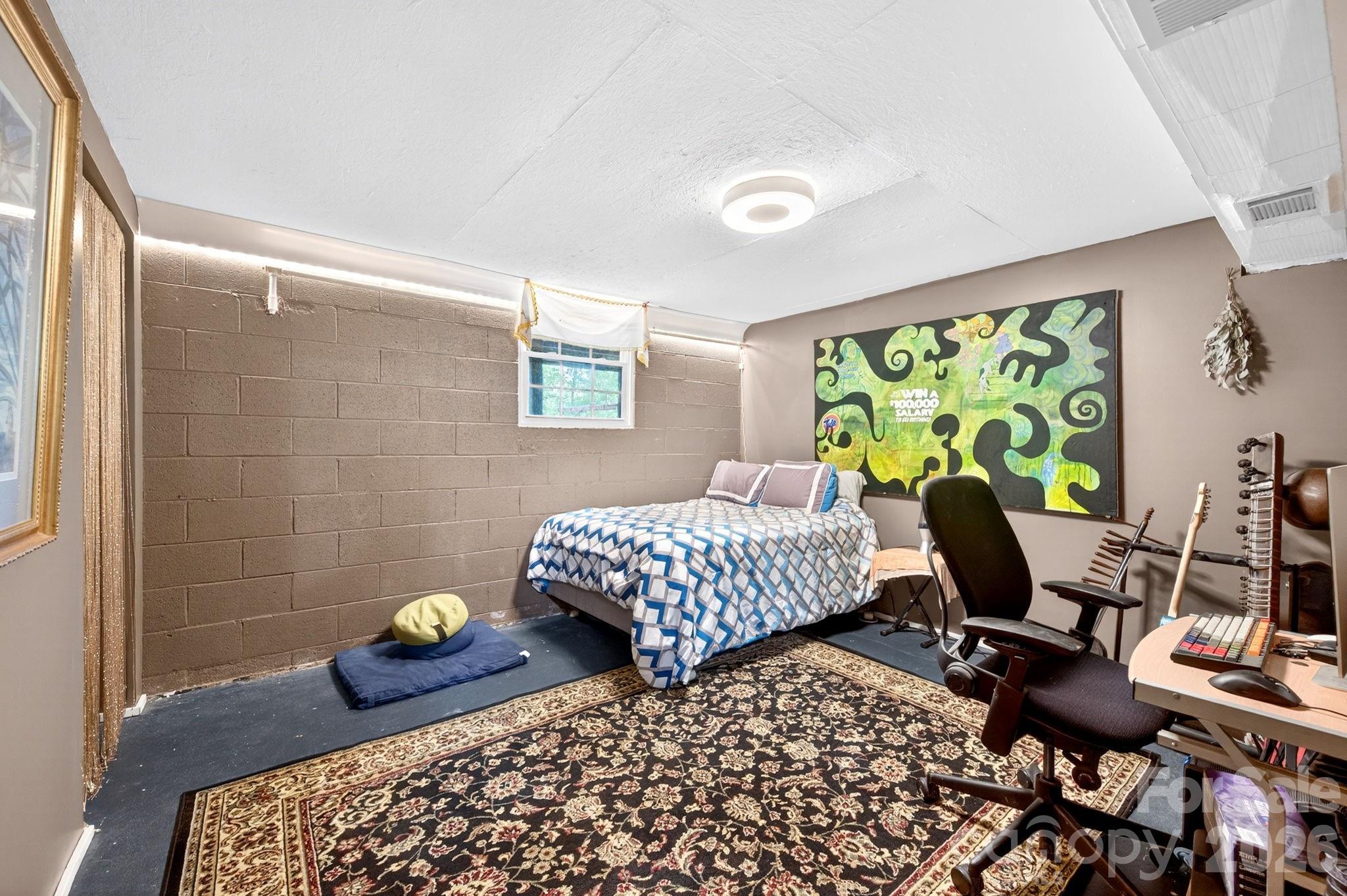 305 Melody Circle — Swannanoa