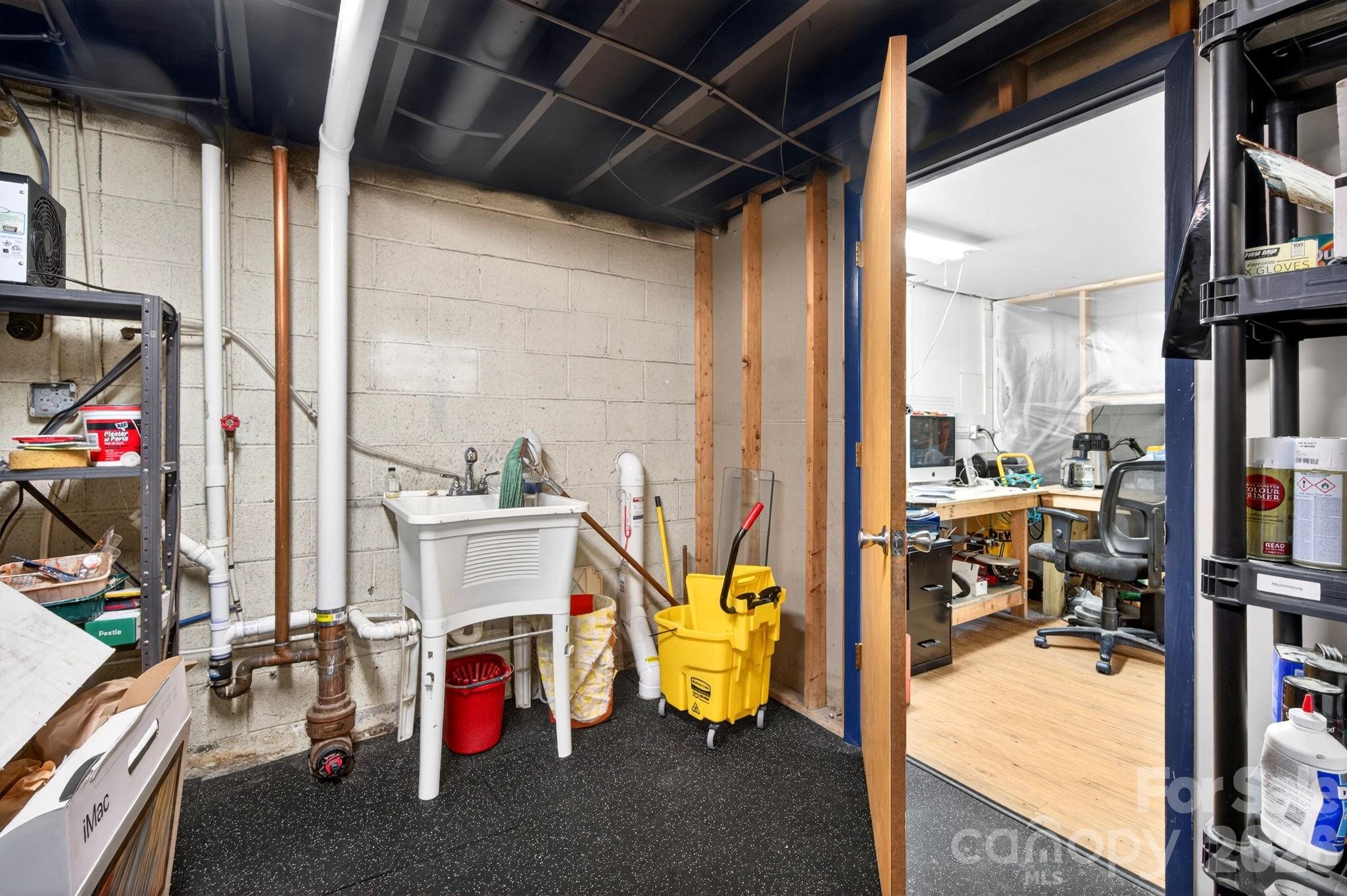 305 Melody Circle — Swannanoa