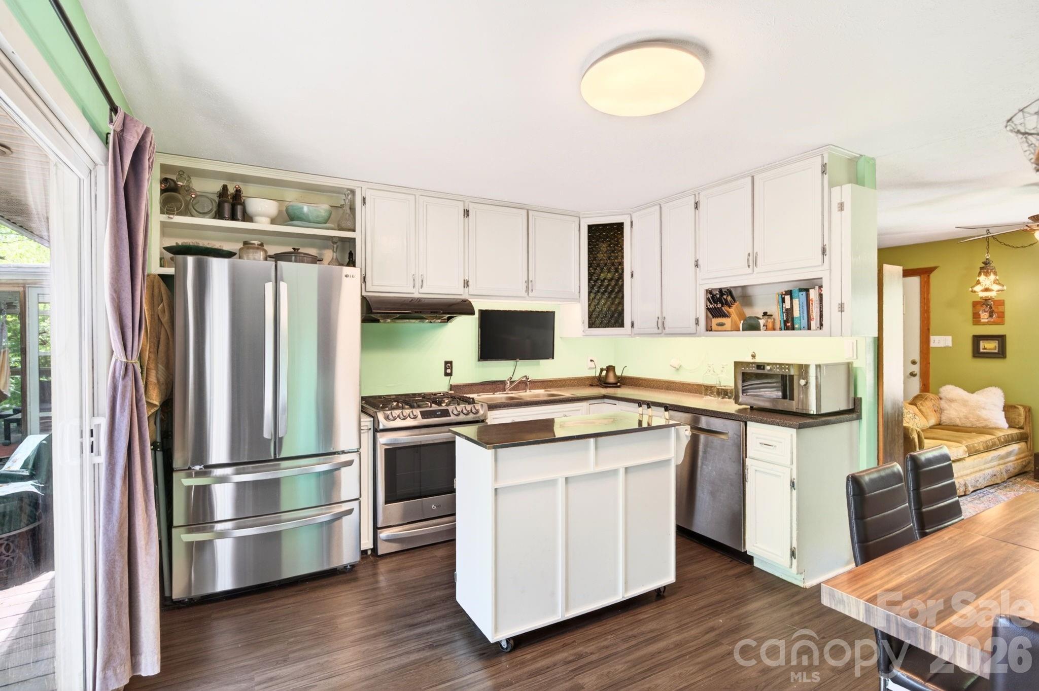 305 Melody Circle — Swannanoa