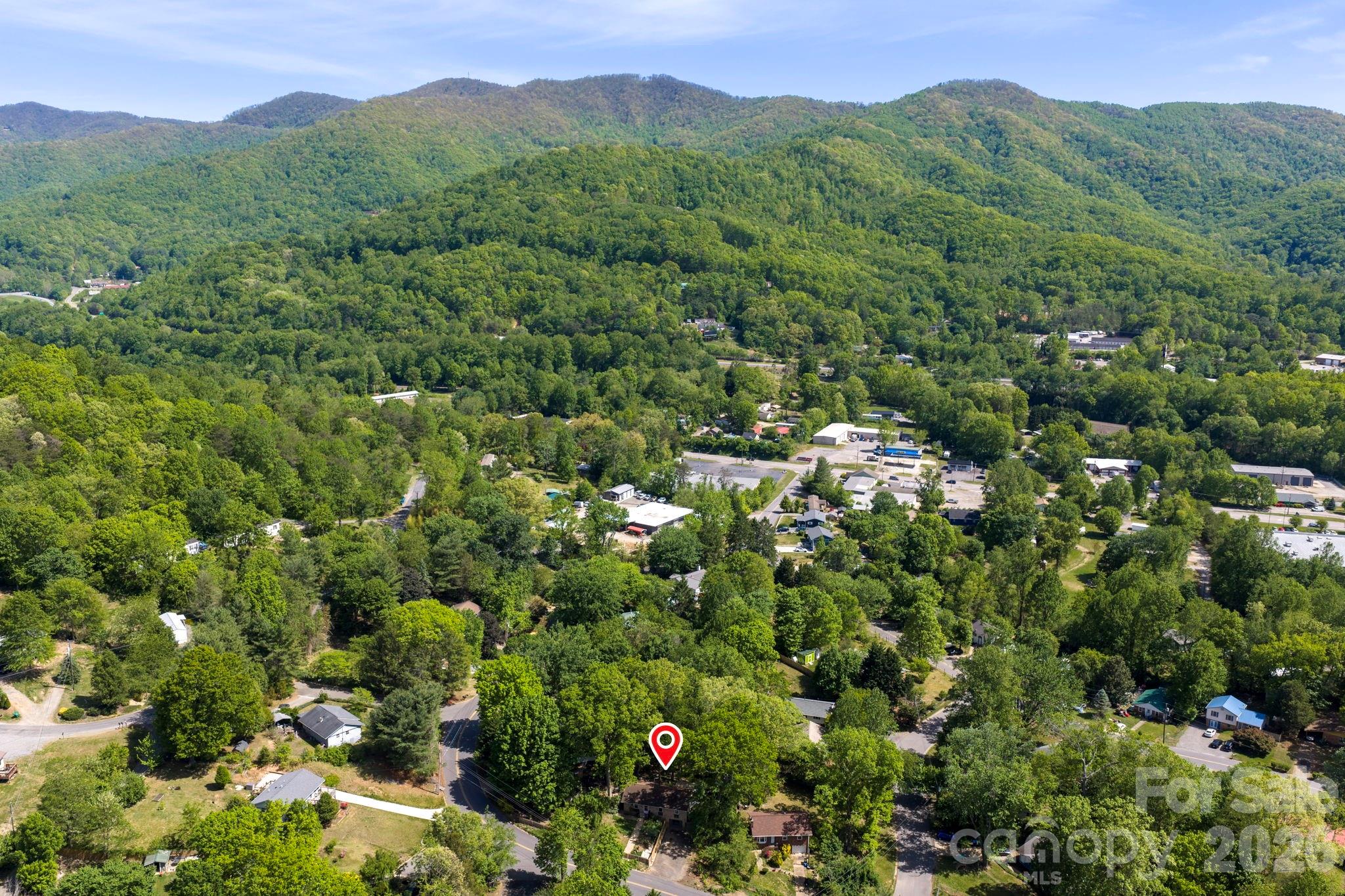 305 Melody Circle — Swannanoa