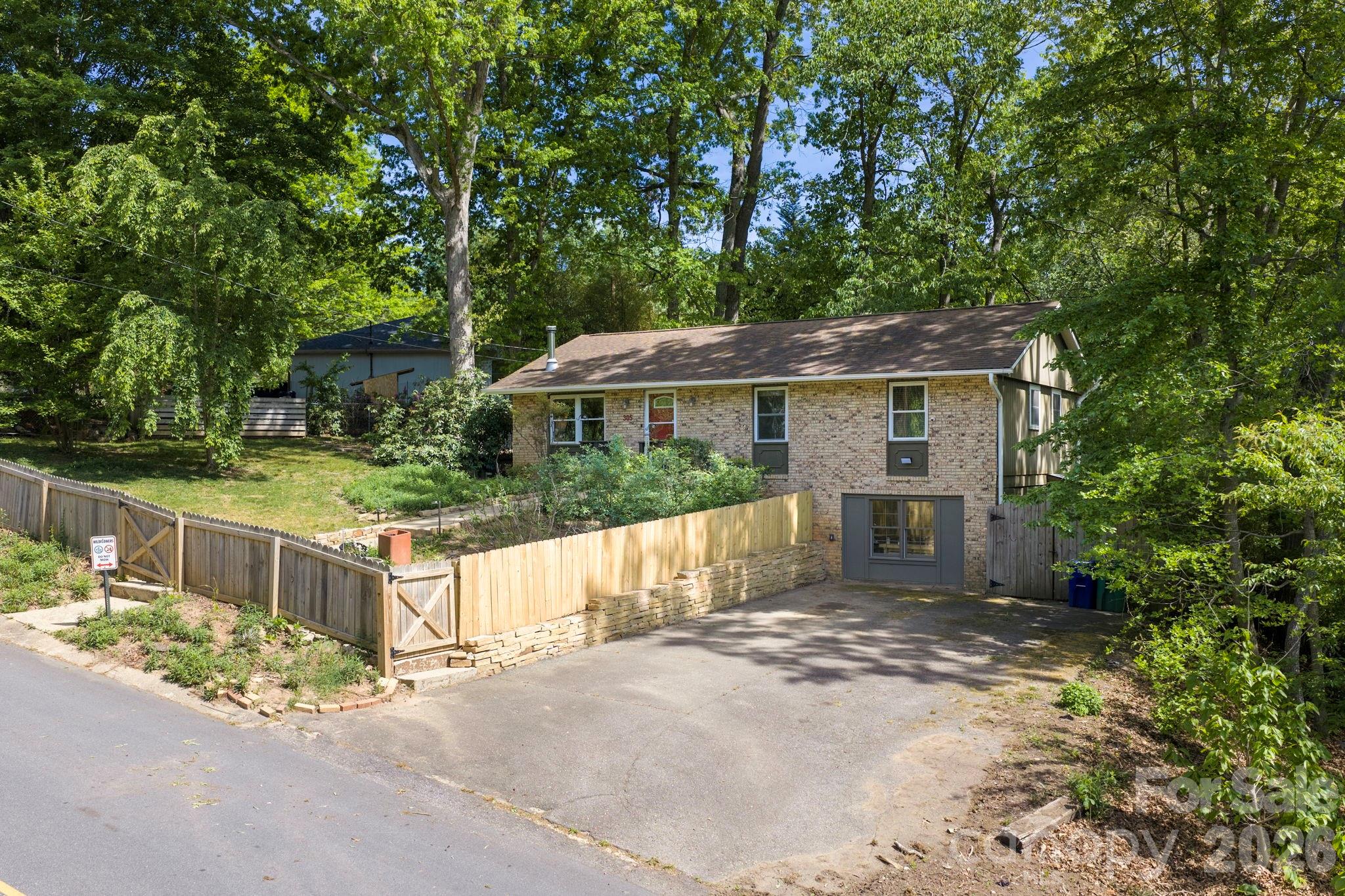 305 Melody Circle — Swannanoa
