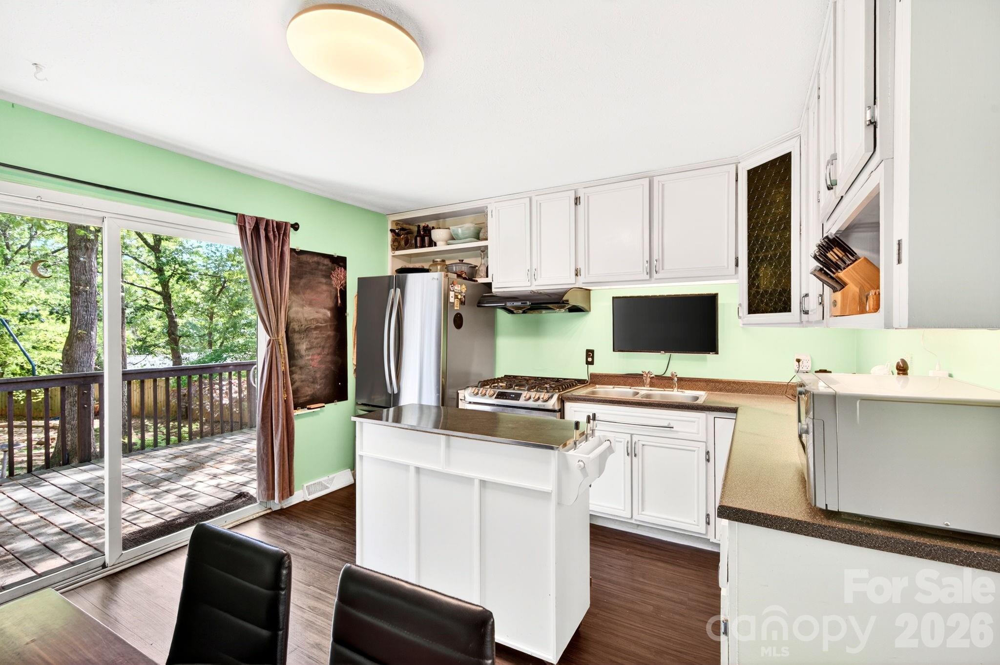 305 Melody Circle — Swannanoa