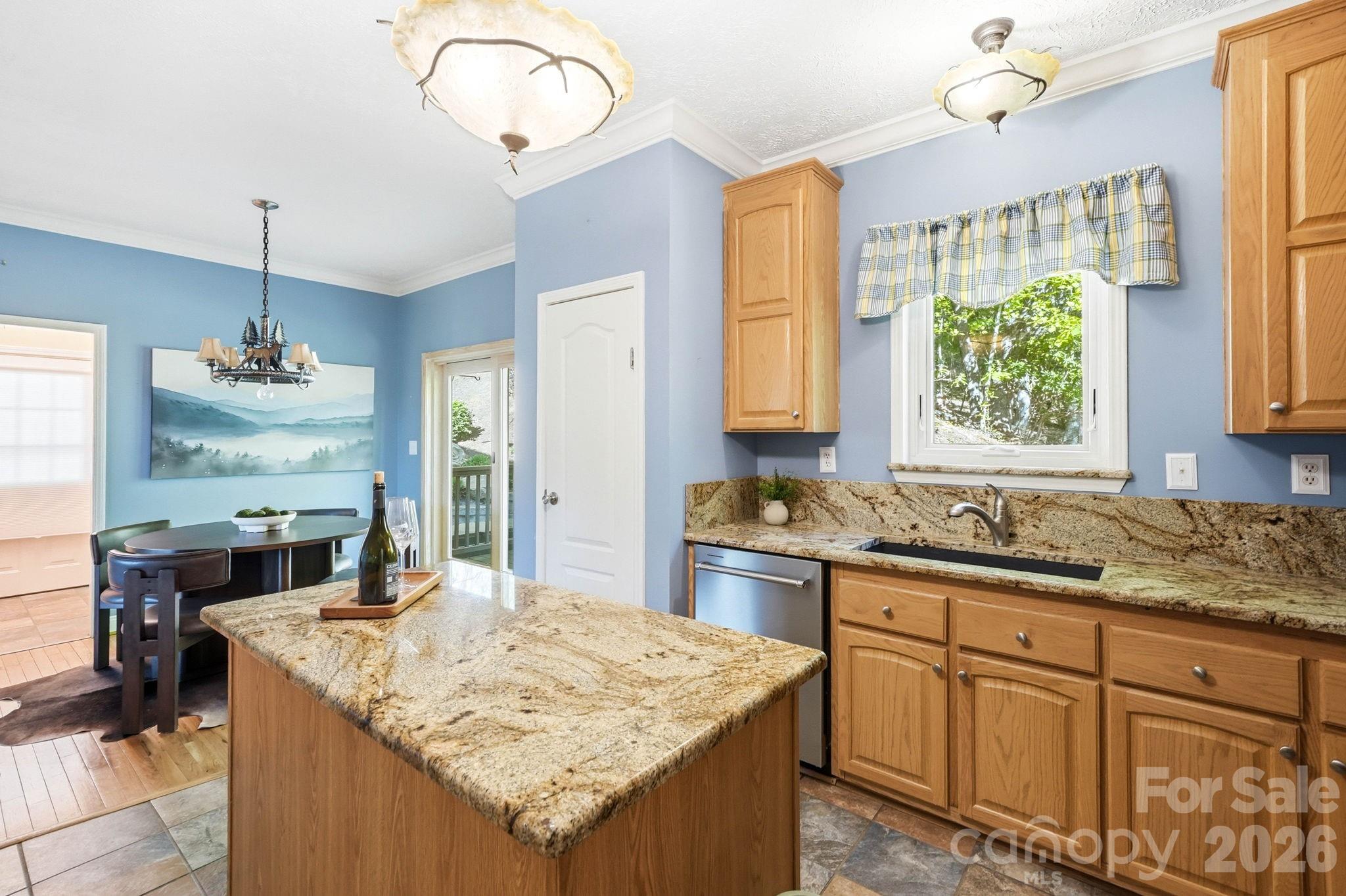 394 Hummingbird Lane — Elk Park
