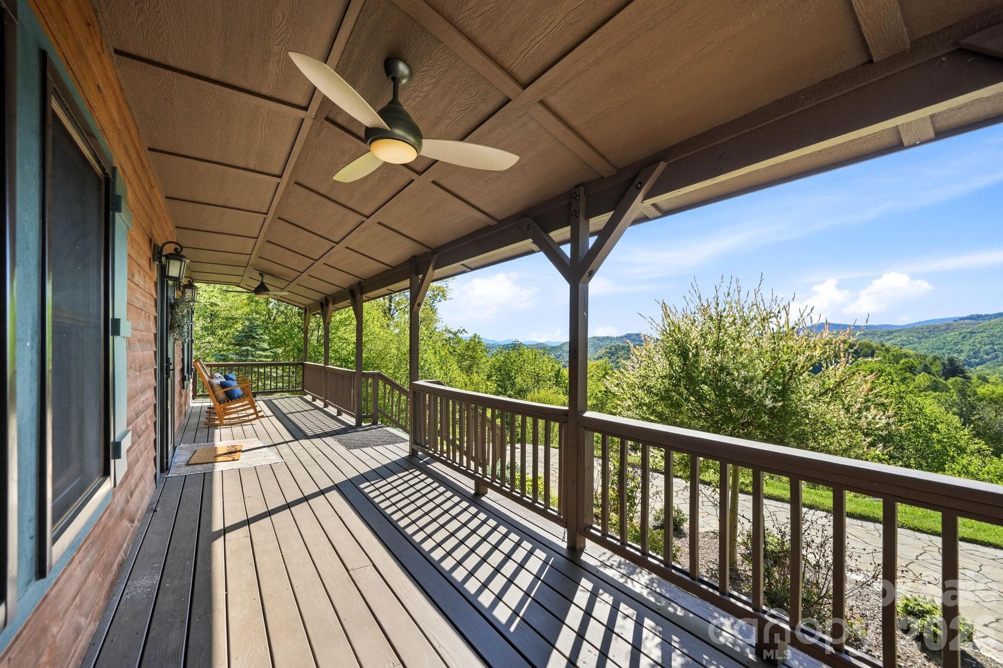 394 Hummingbird Lane — Elk Park
