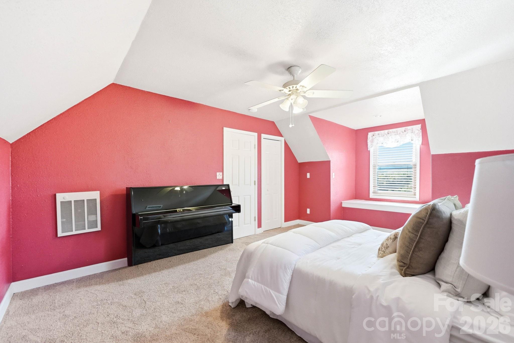 394 Hummingbird Lane — Elk Park