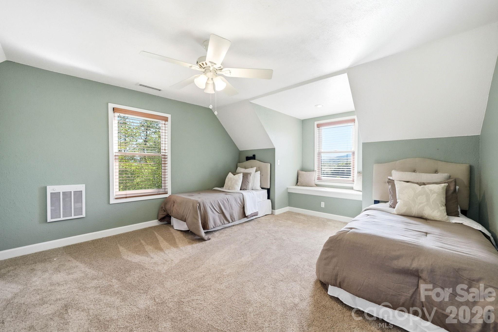 394 Hummingbird Lane — Elk Park