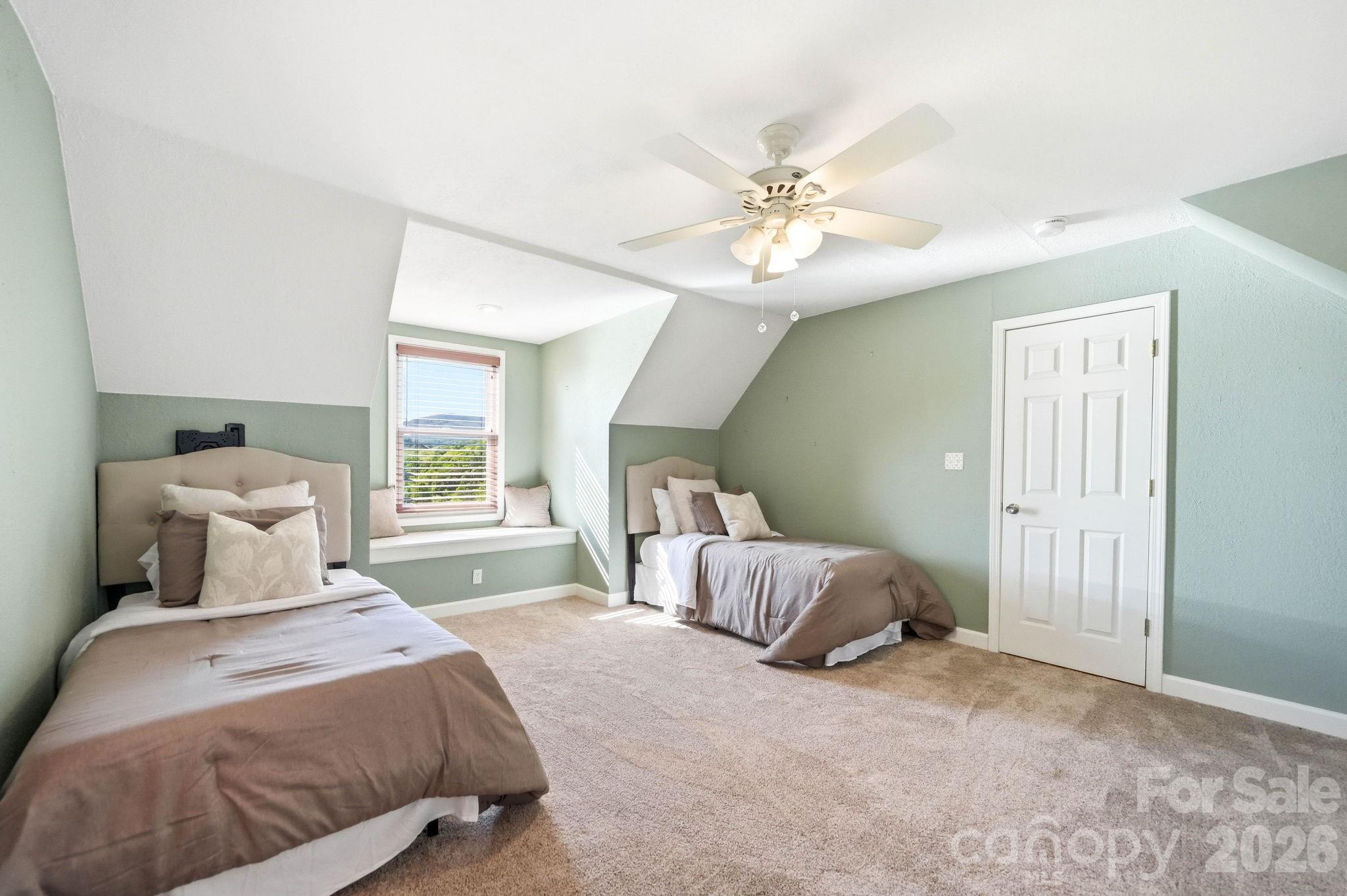 394 Hummingbird Lane — Elk Park