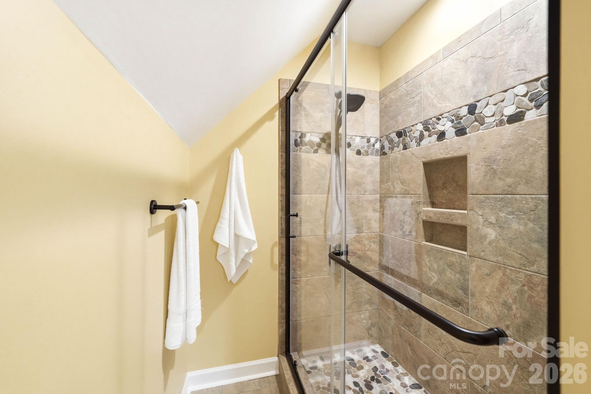 394 Hummingbird Lane — Elk Park