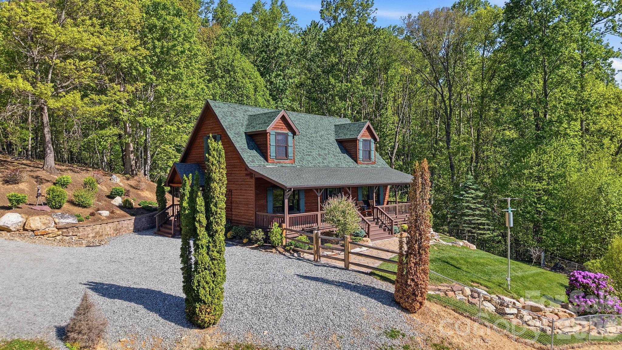 394 Hummingbird Lane — Elk Park
