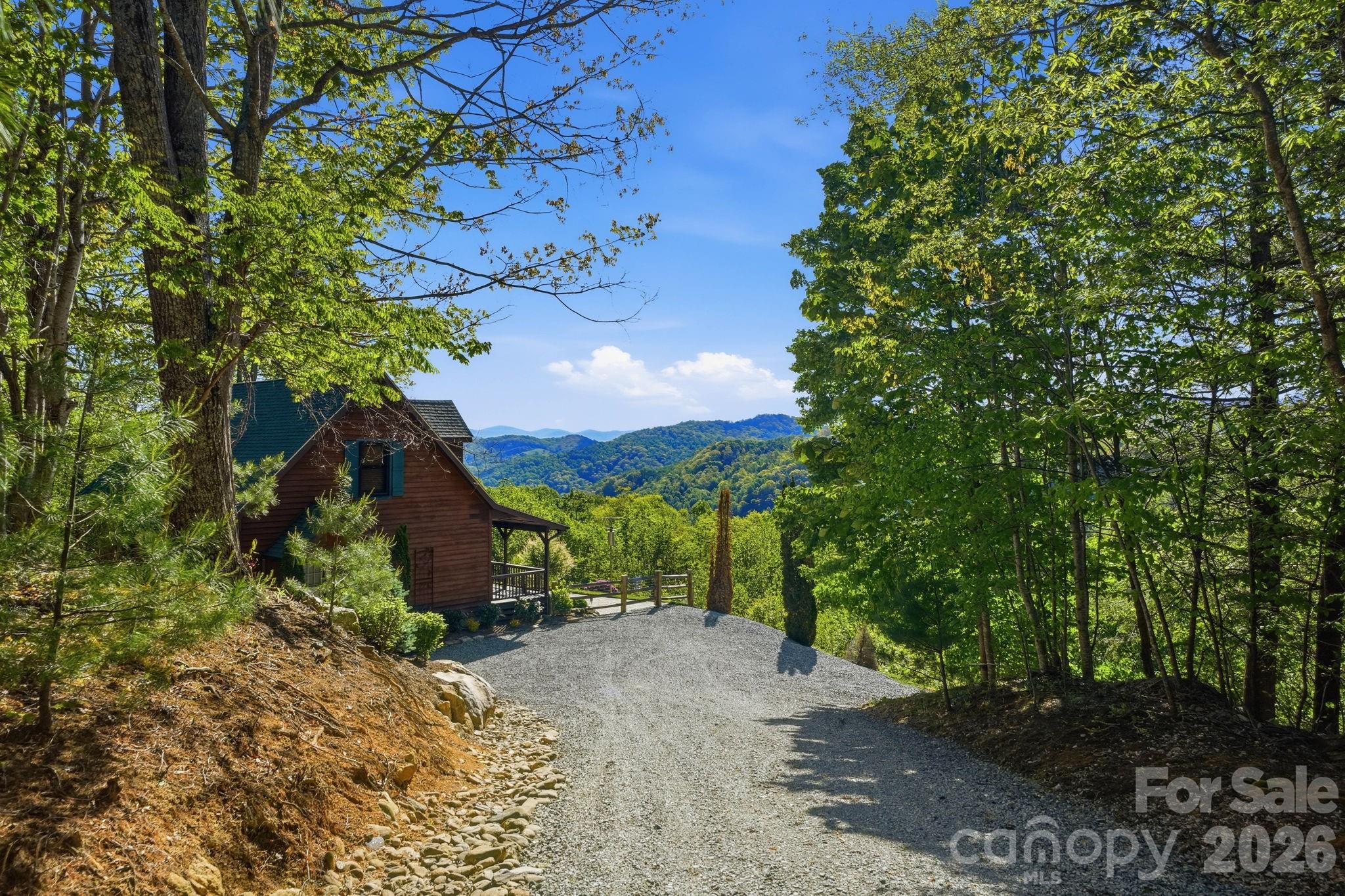 394 Hummingbird Lane — Elk Park