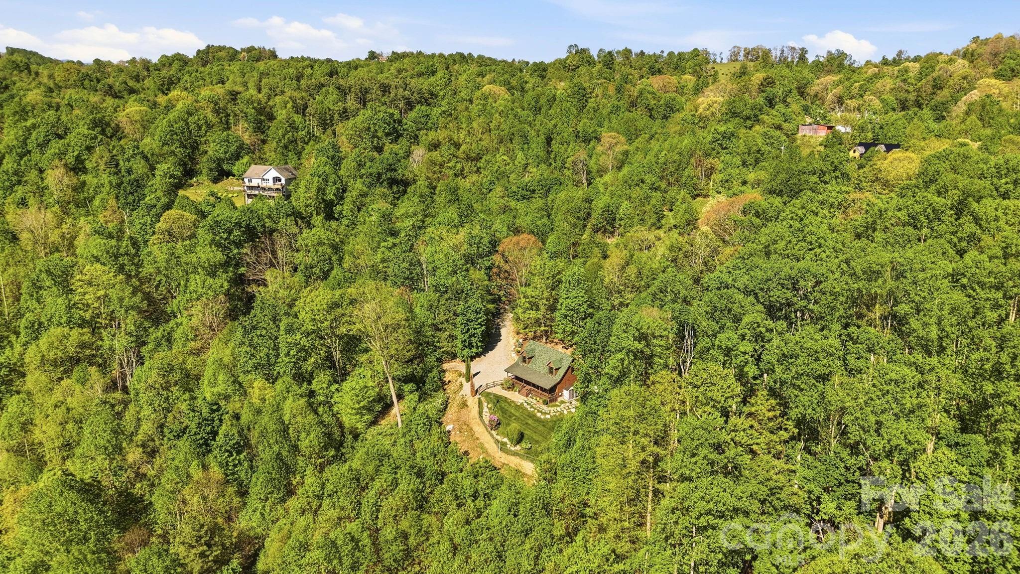 394 Hummingbird Lane — Elk Park