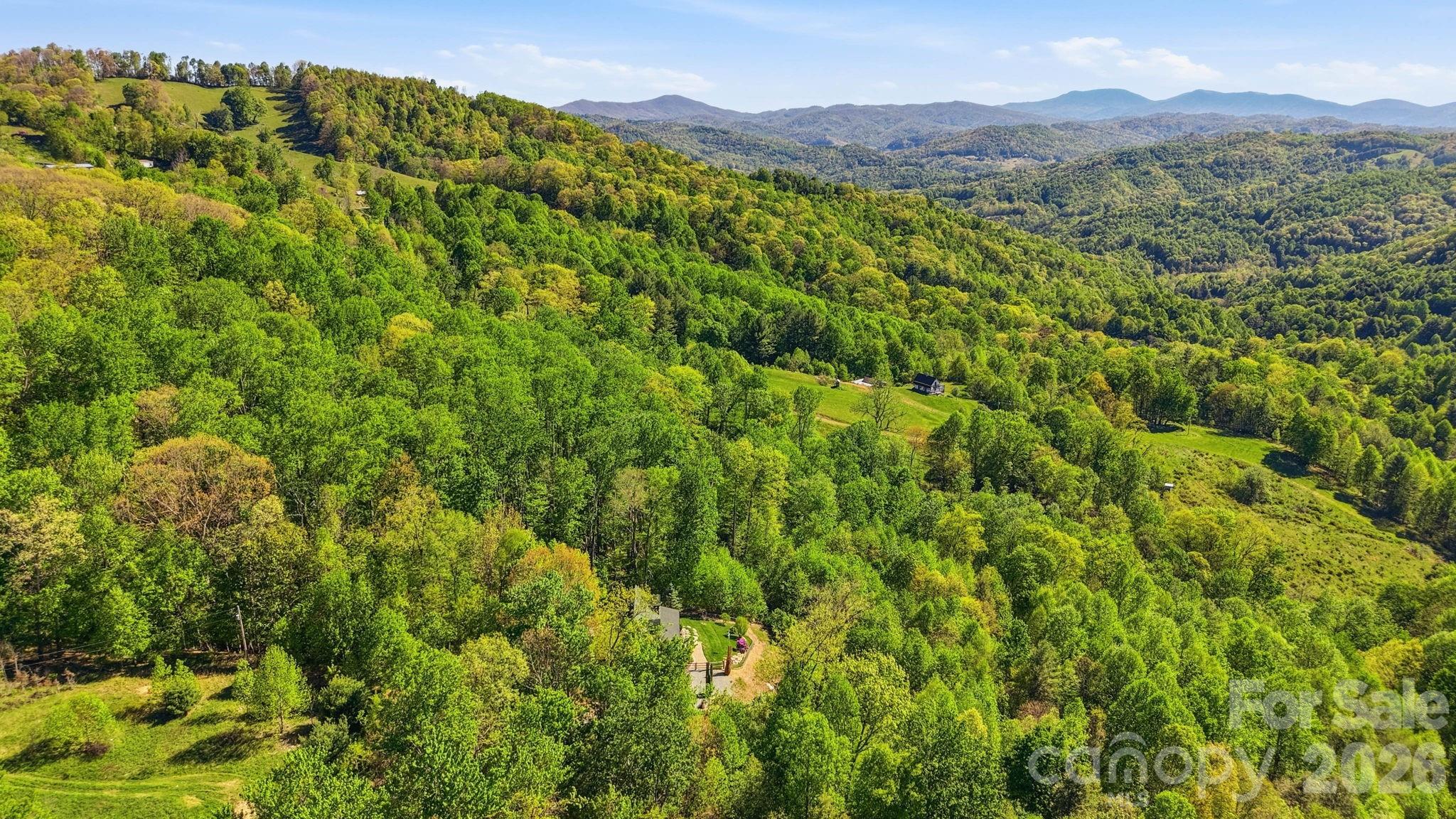 394 Hummingbird Lane — Elk Park