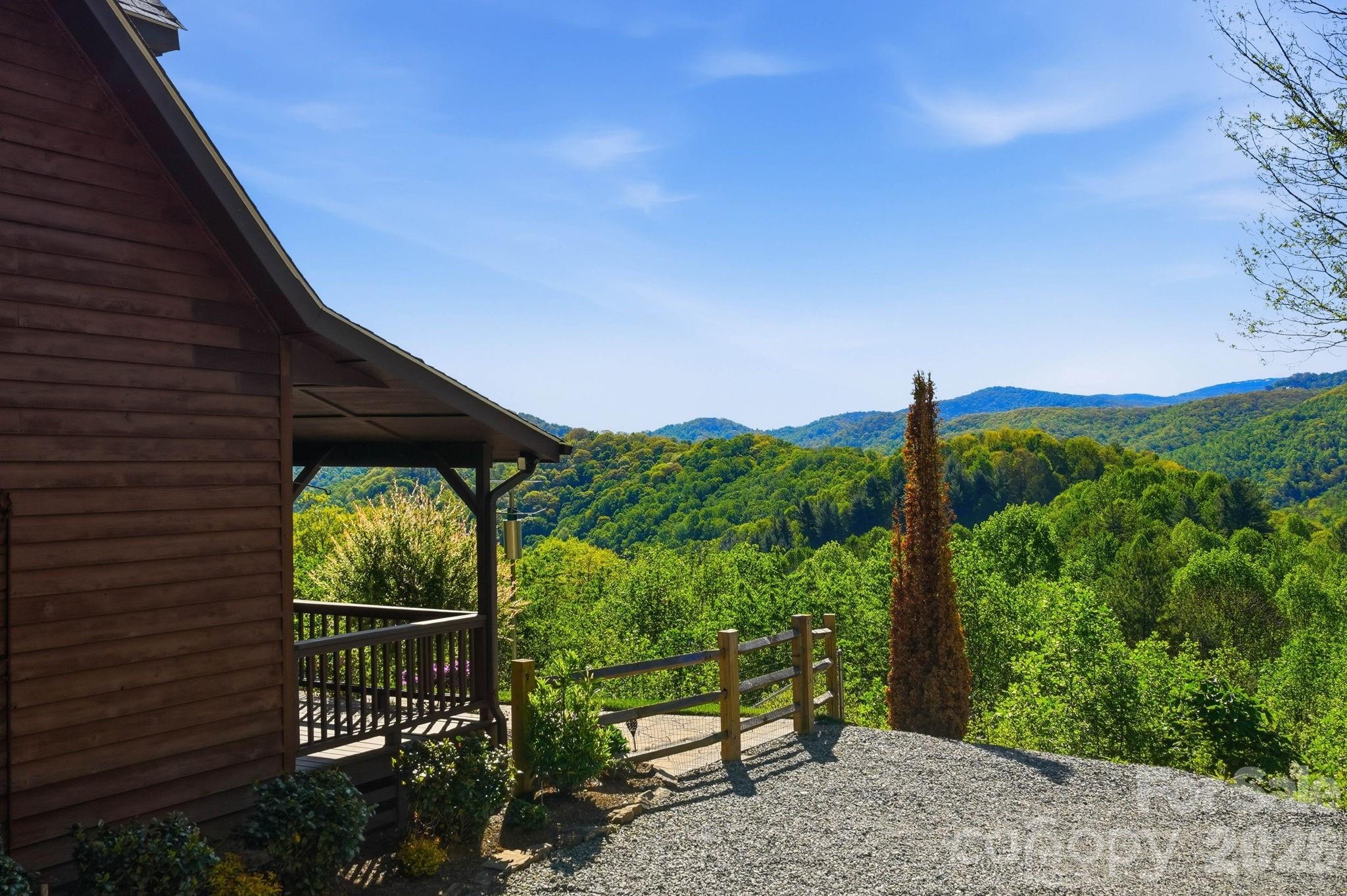 394 Hummingbird Lane — Elk Park