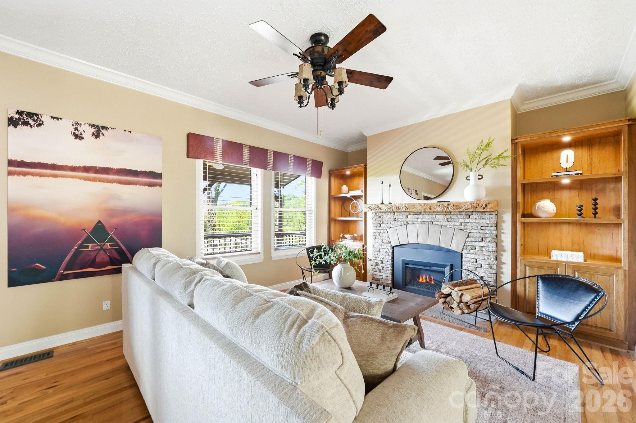 394 Hummingbird Lane — Elk Park