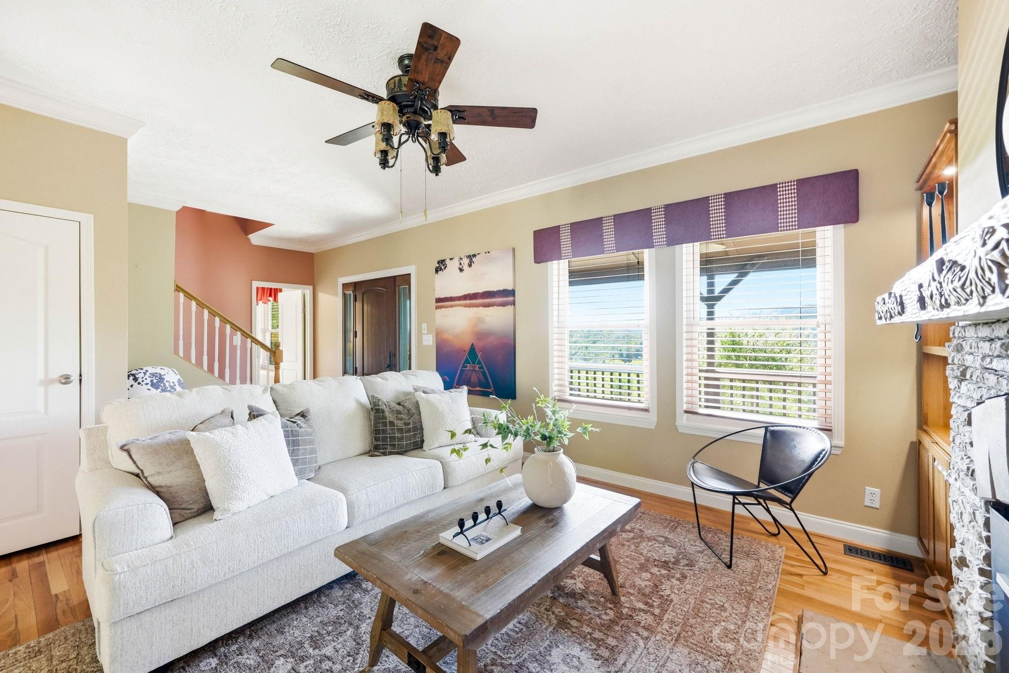 394 Hummingbird Lane — Elk Park
