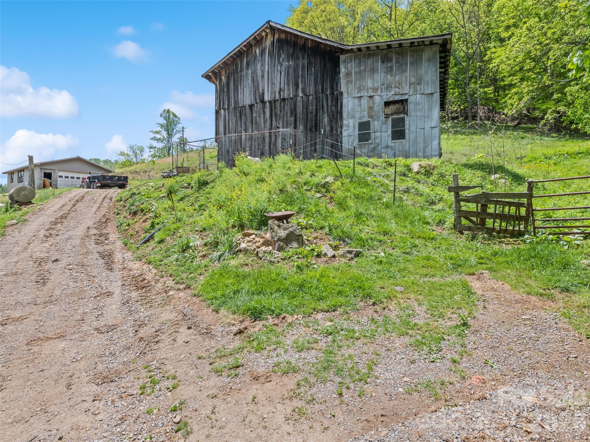 3607 Max Patch Road — Clyde