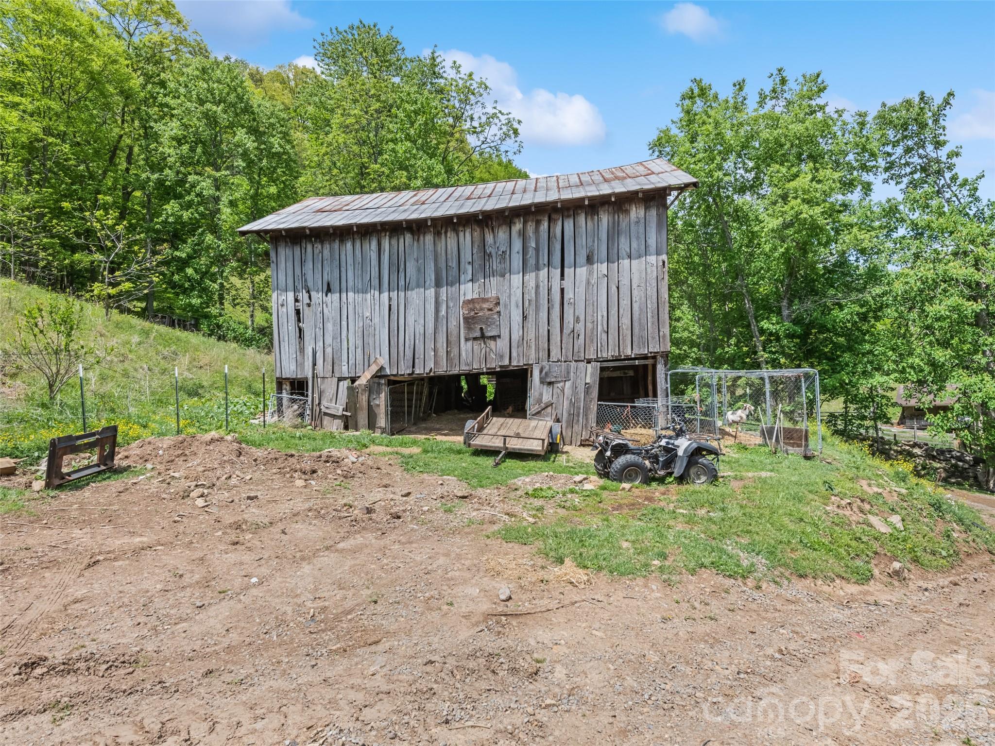3607 Max Patch Road — Clyde
