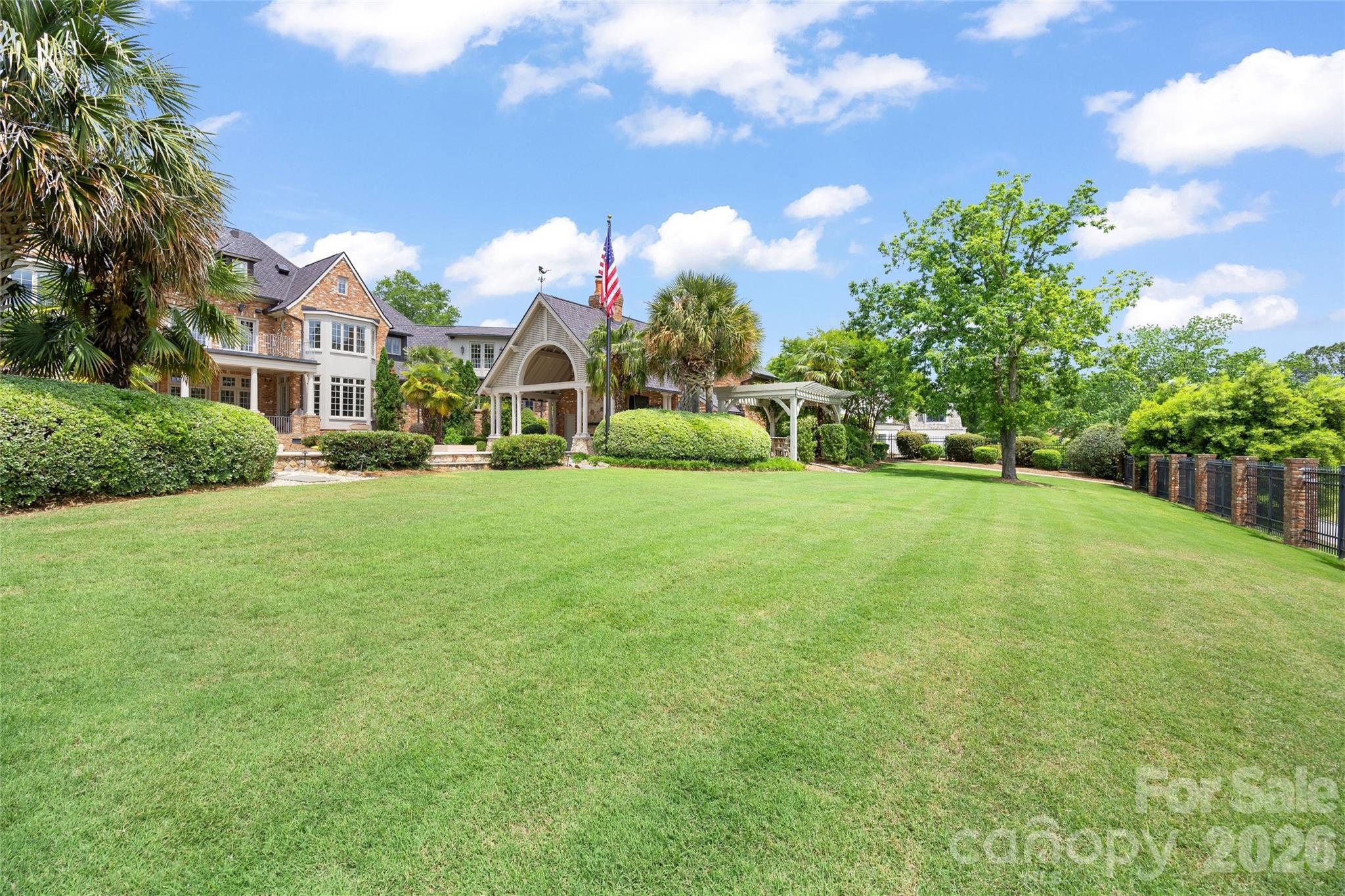 4536 Parview Drive N — Charlotte