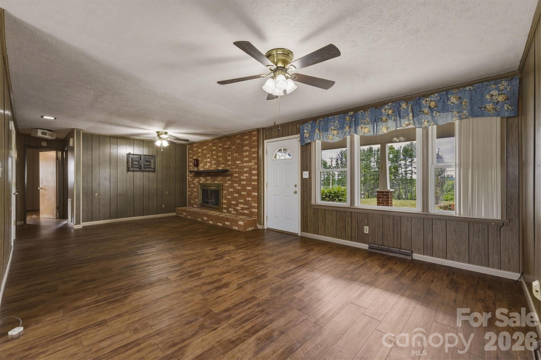 930 Enola Road — Morganton