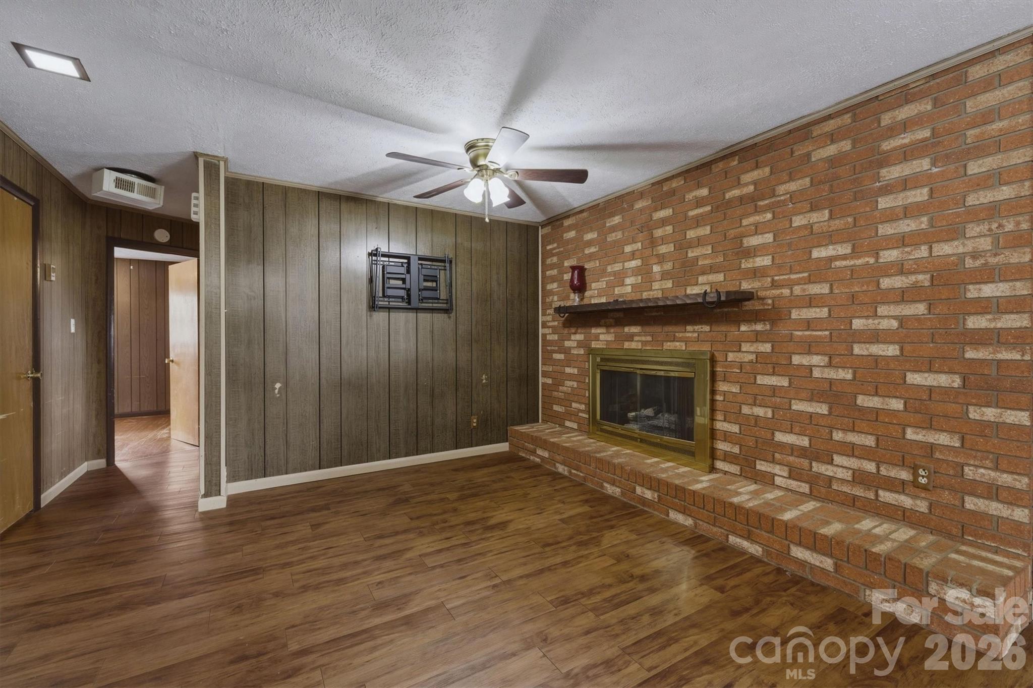 930 Enola Road — Morganton