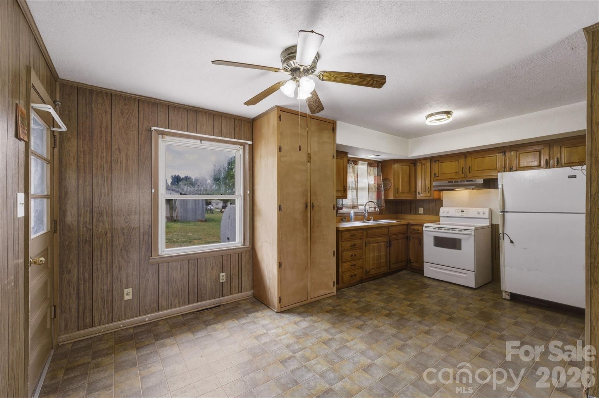 930 Enola Road — Morganton