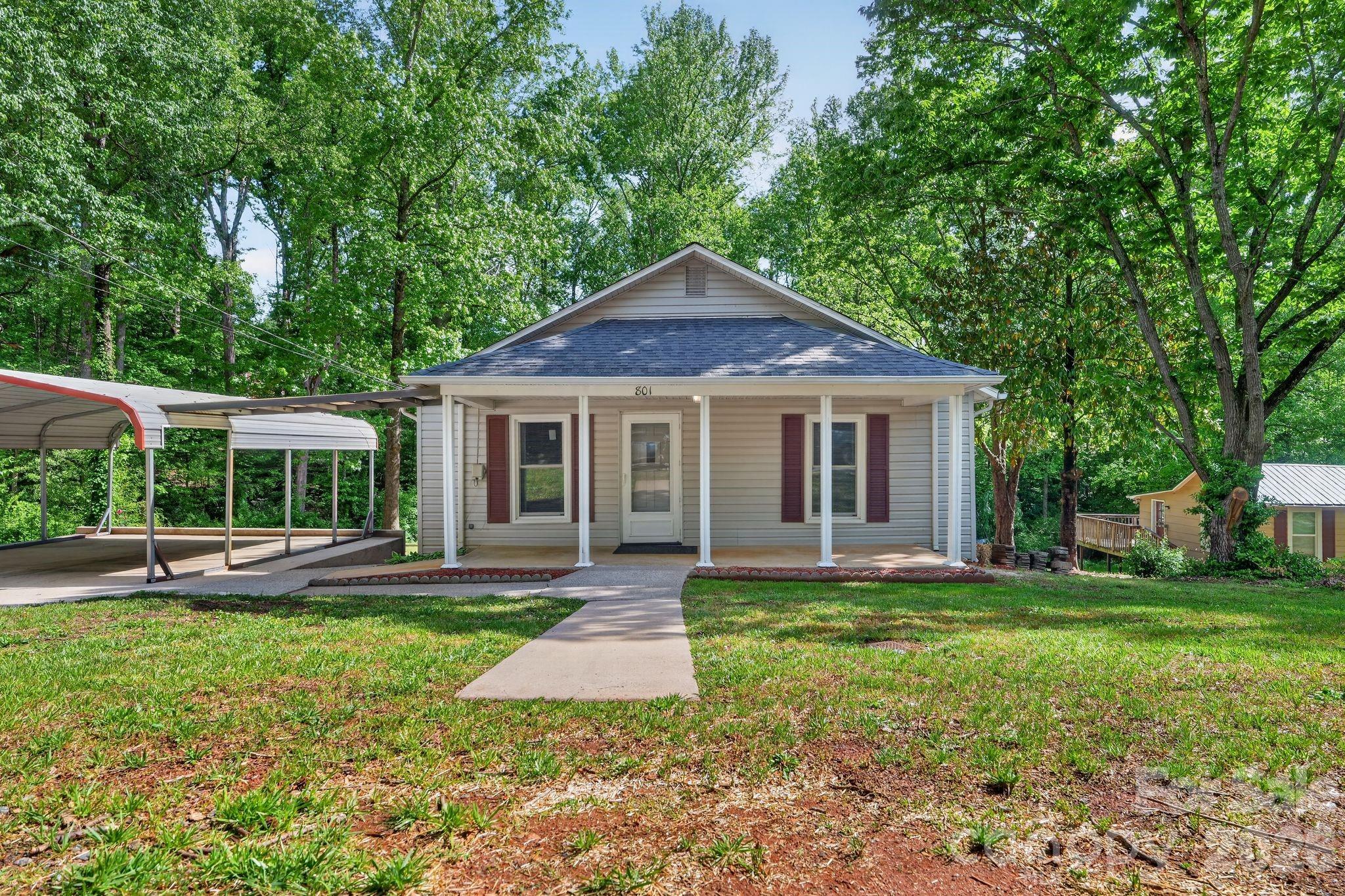 801 Woodlawn Avenue SW — Valdese