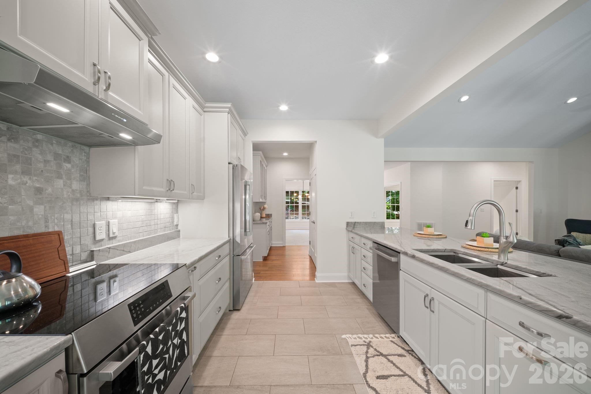 2508 Carriage Falls Court — Hendersonville