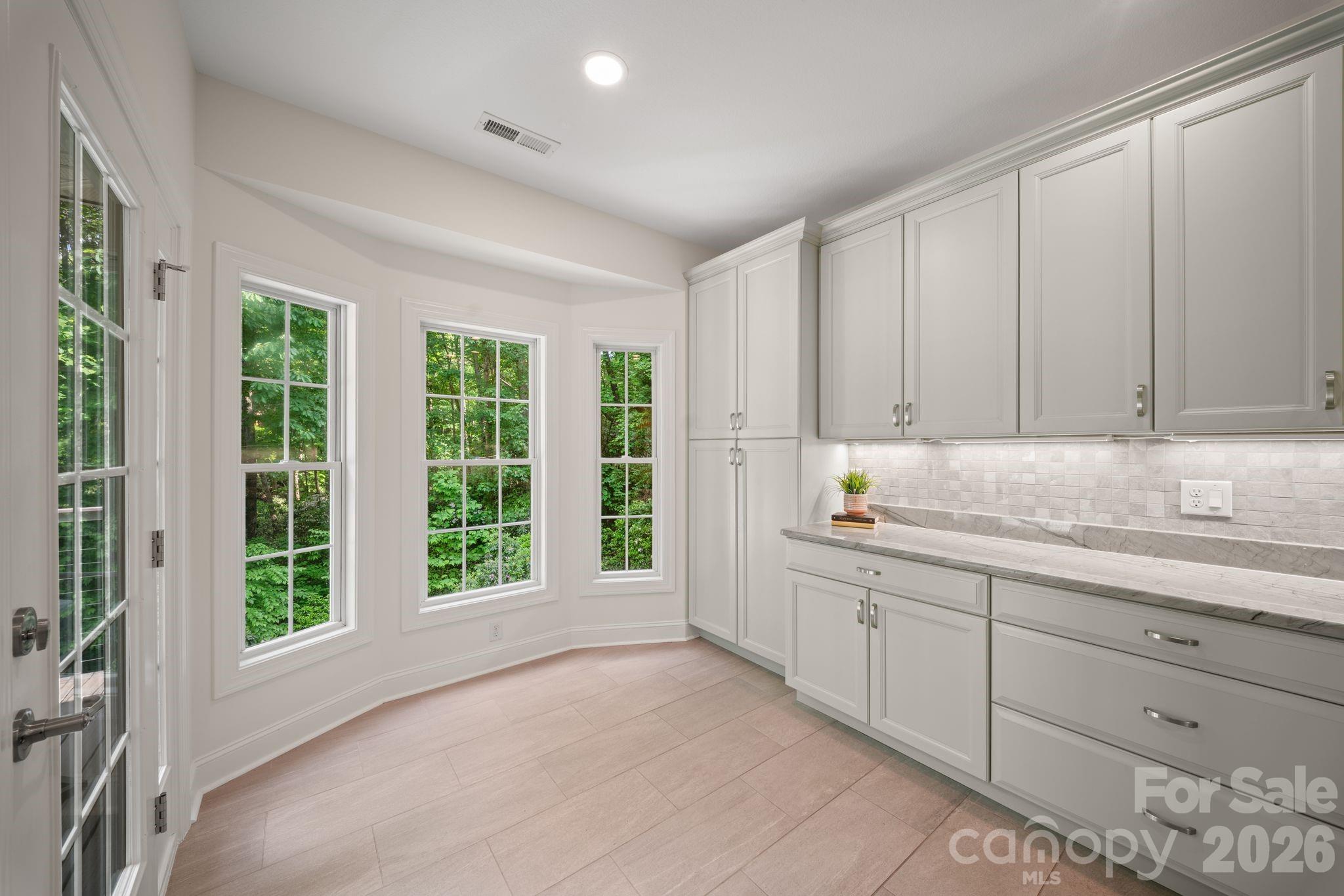 2508 Carriage Falls Court — Hendersonville